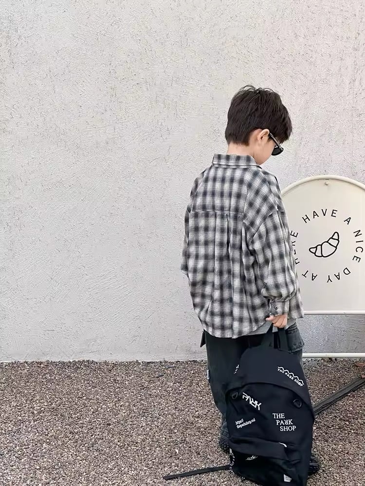 チェックシャツ