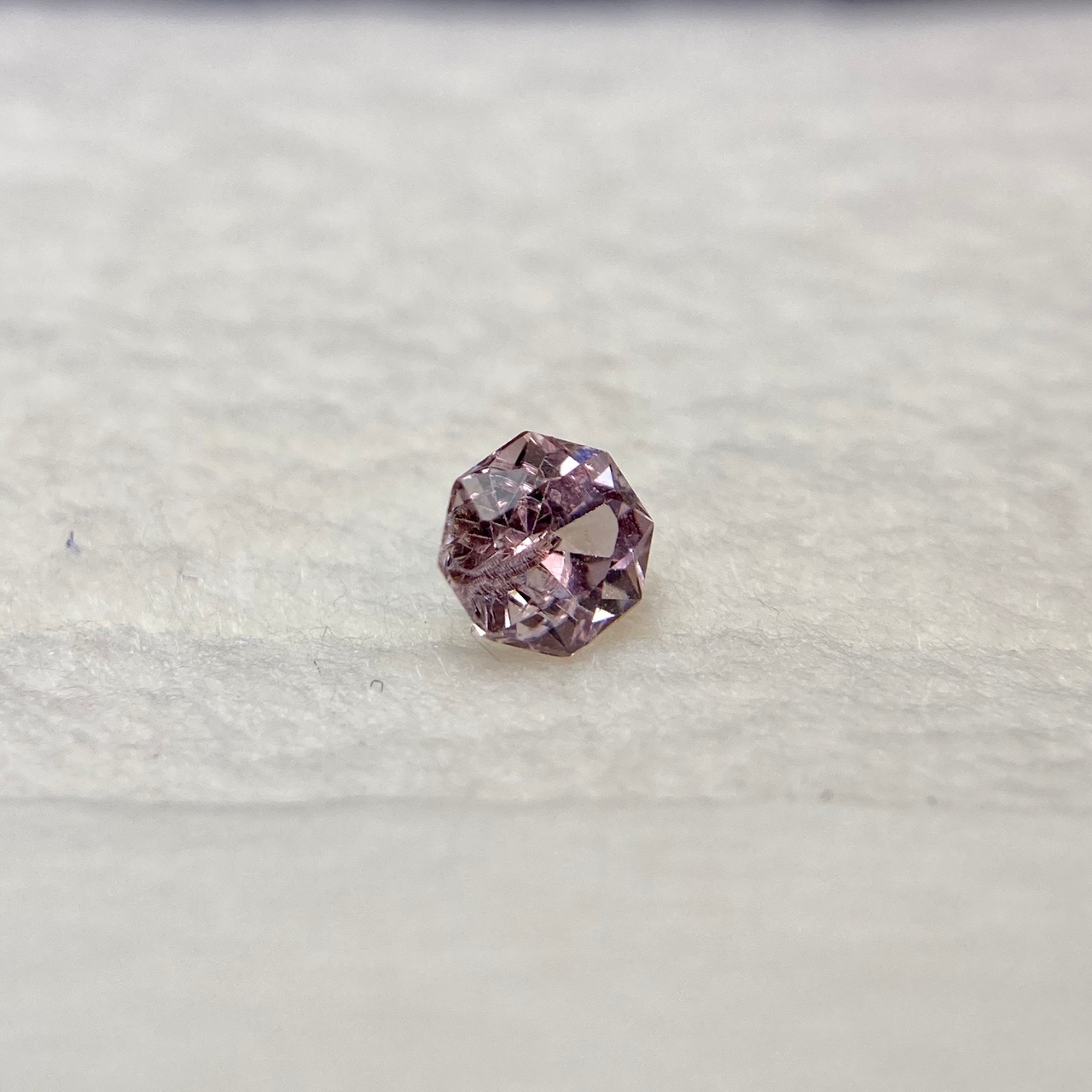 お花みたいな スピネル オクタゴンカット Part2 3.9mm-4.0mm No.4