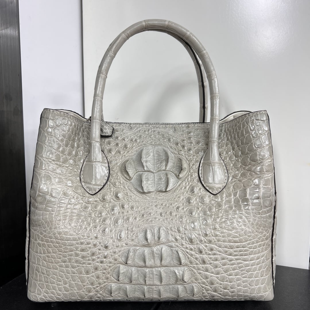 a*a様 ︎✿ シルバー クロコ メタリックレザー かごバッグ ︎✿ a*a様 ︎✿ シルバー クロコ メタリックレザー かごバッグ ︎✿ a*a様