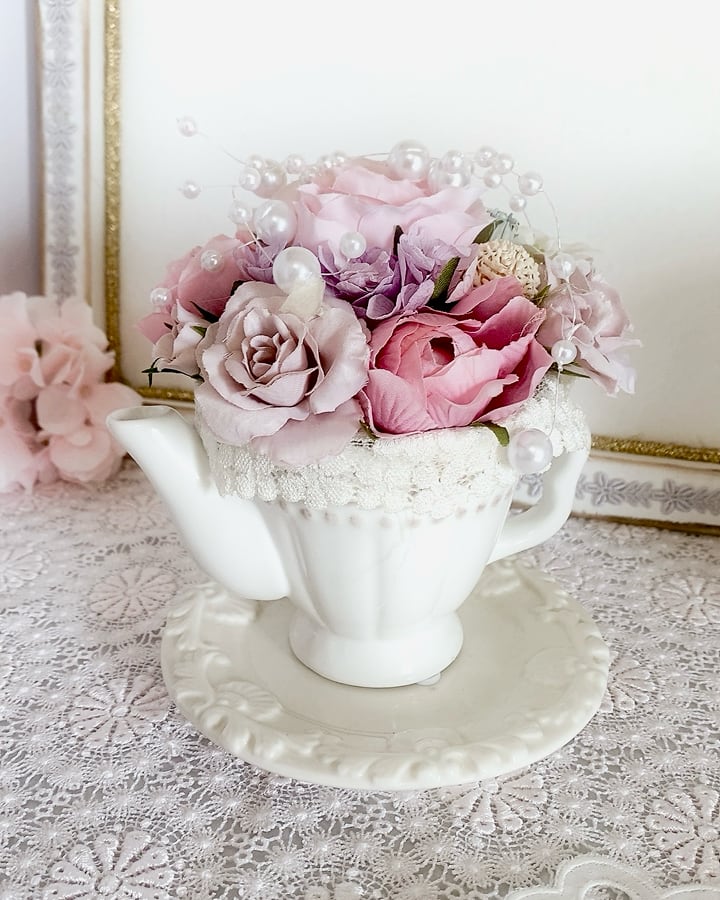 花咲くティーカップ【FA-001】|H12㎝│白の陶器│フリルレース付│ギフト│インテリアにおすすめ