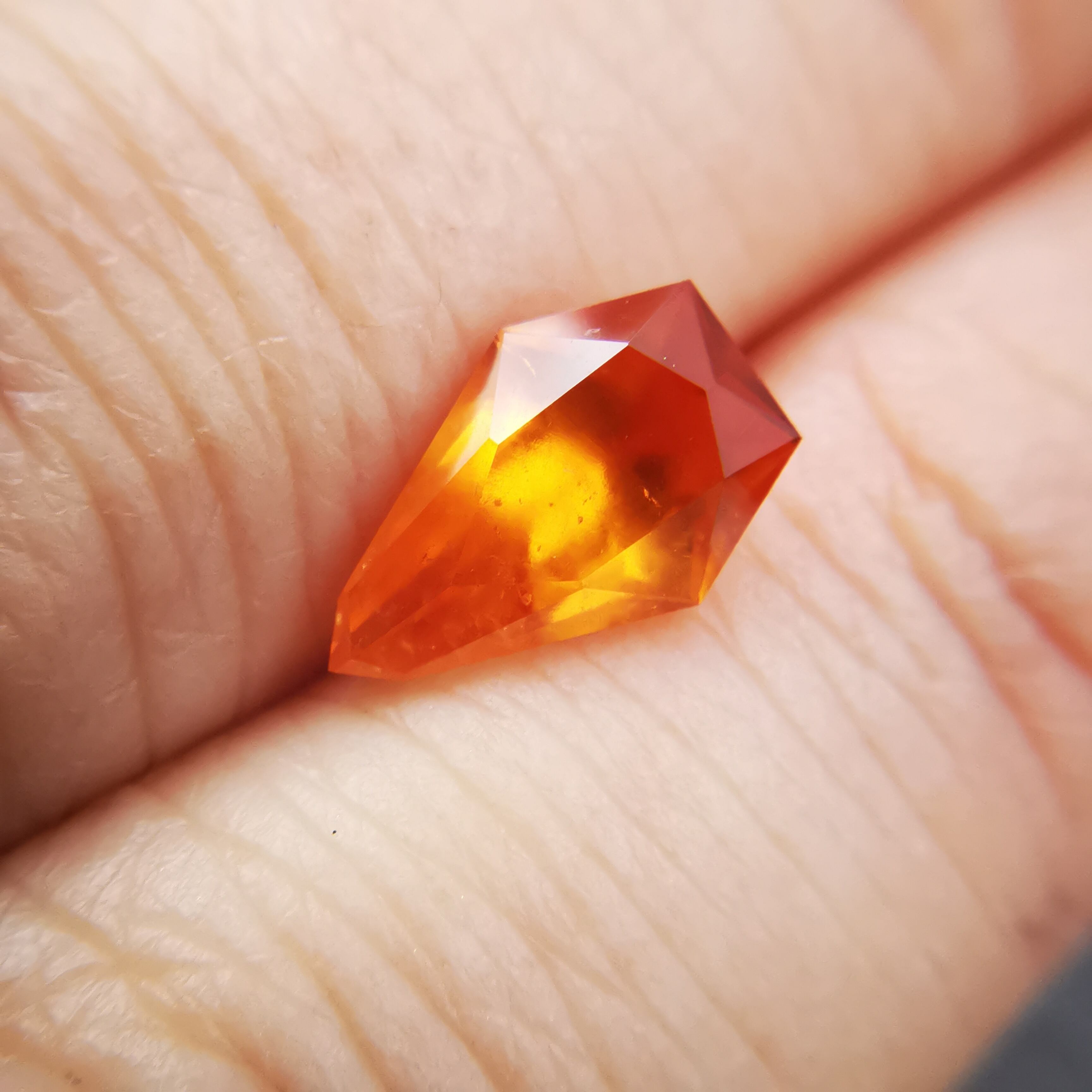 スペサルティンガーネット 2.008ct / E-3421A | Tam＆Tam Gem