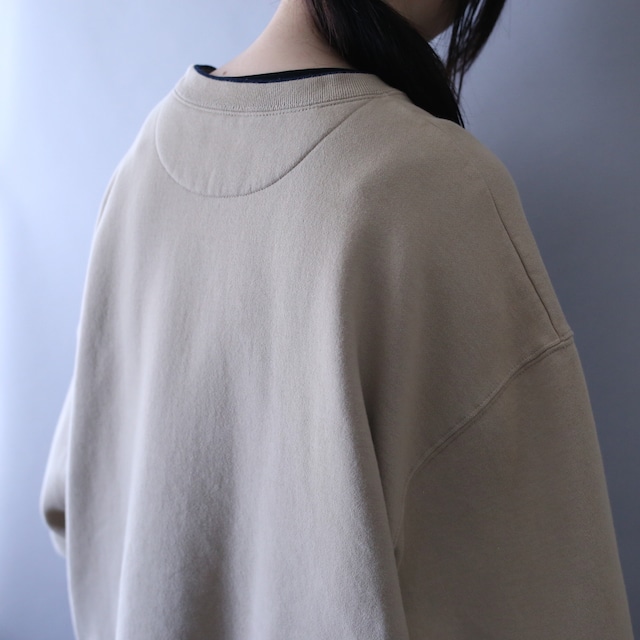 "刺繍" animal design over silhouette sweatshirt