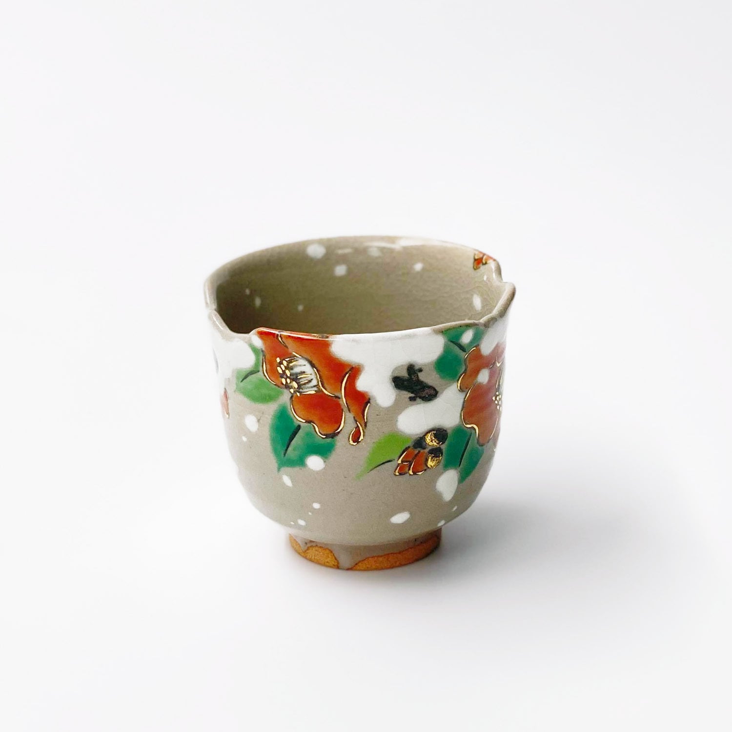 乾山写し雪椿さけ呑／Big sake cup,colored camellia blossoms on