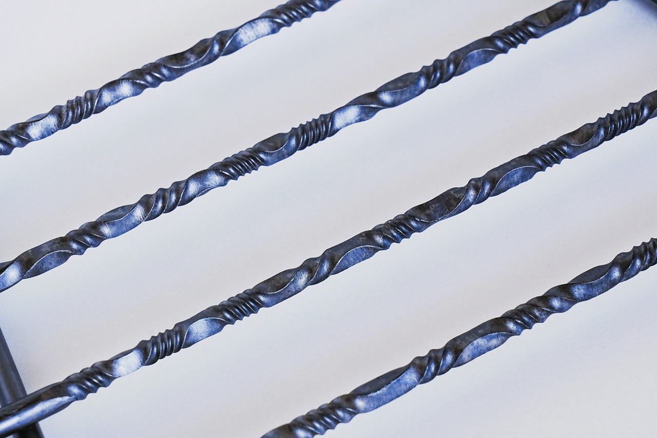 ロダン焚火台対応　ミカヅキロストル”GRACE MGT” （ツイスト加工／窒化黒染バージョン）