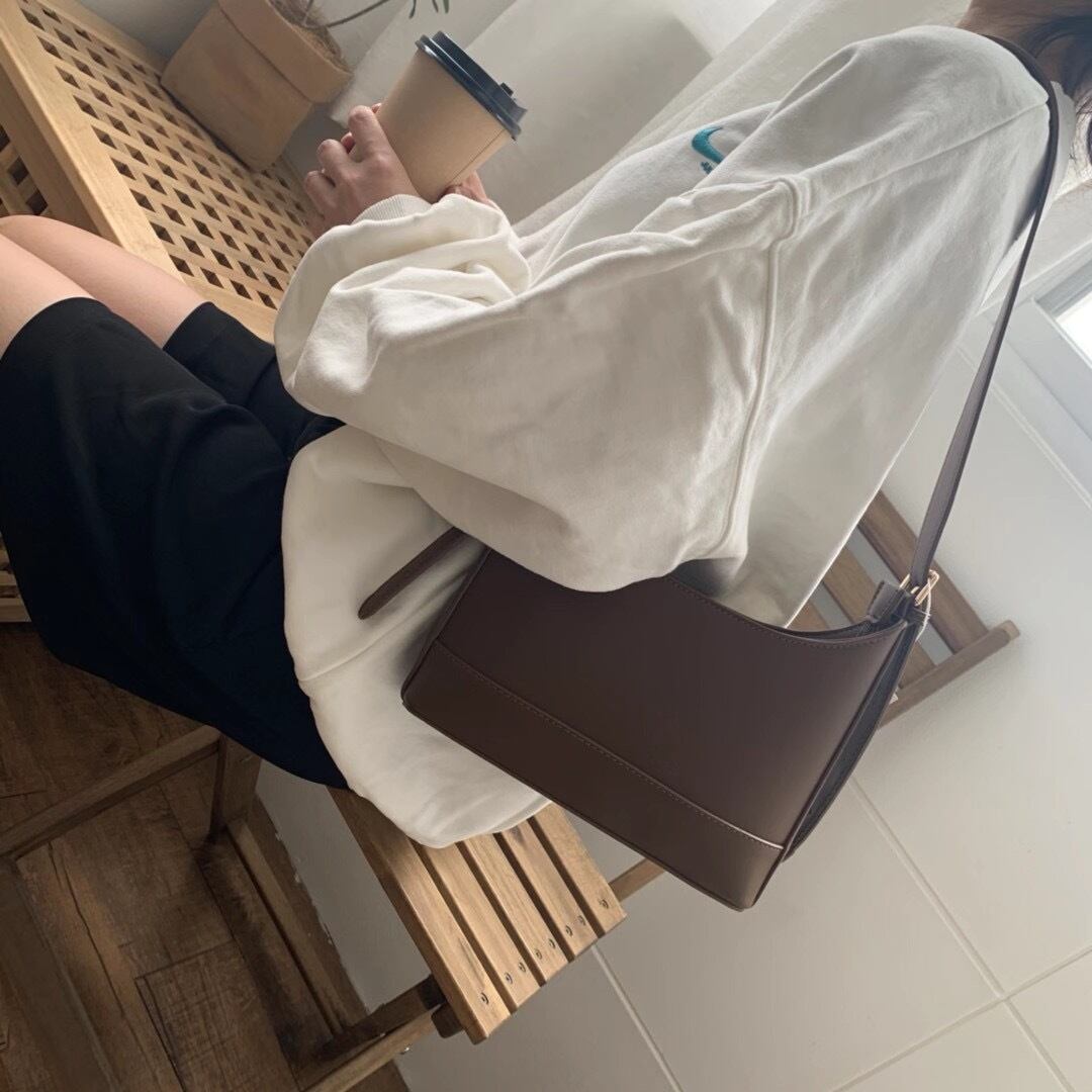 シンプルショルダーバッグ