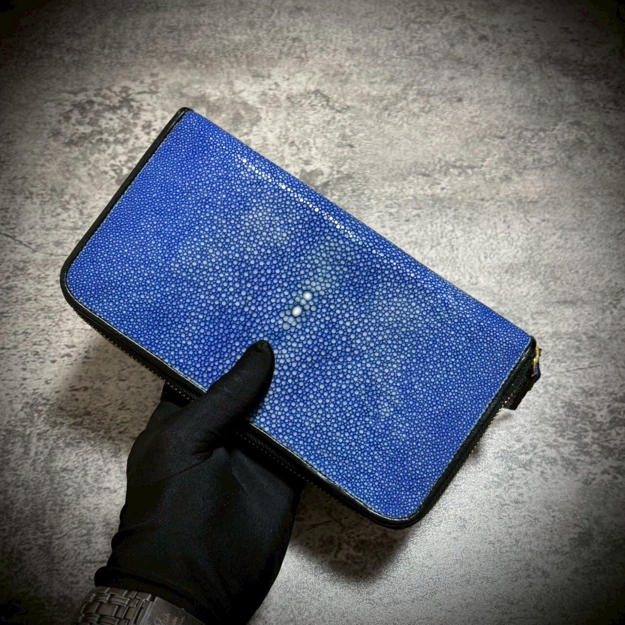 圧倒的な収納力 スティングレイ ダブルジッパー 長財布