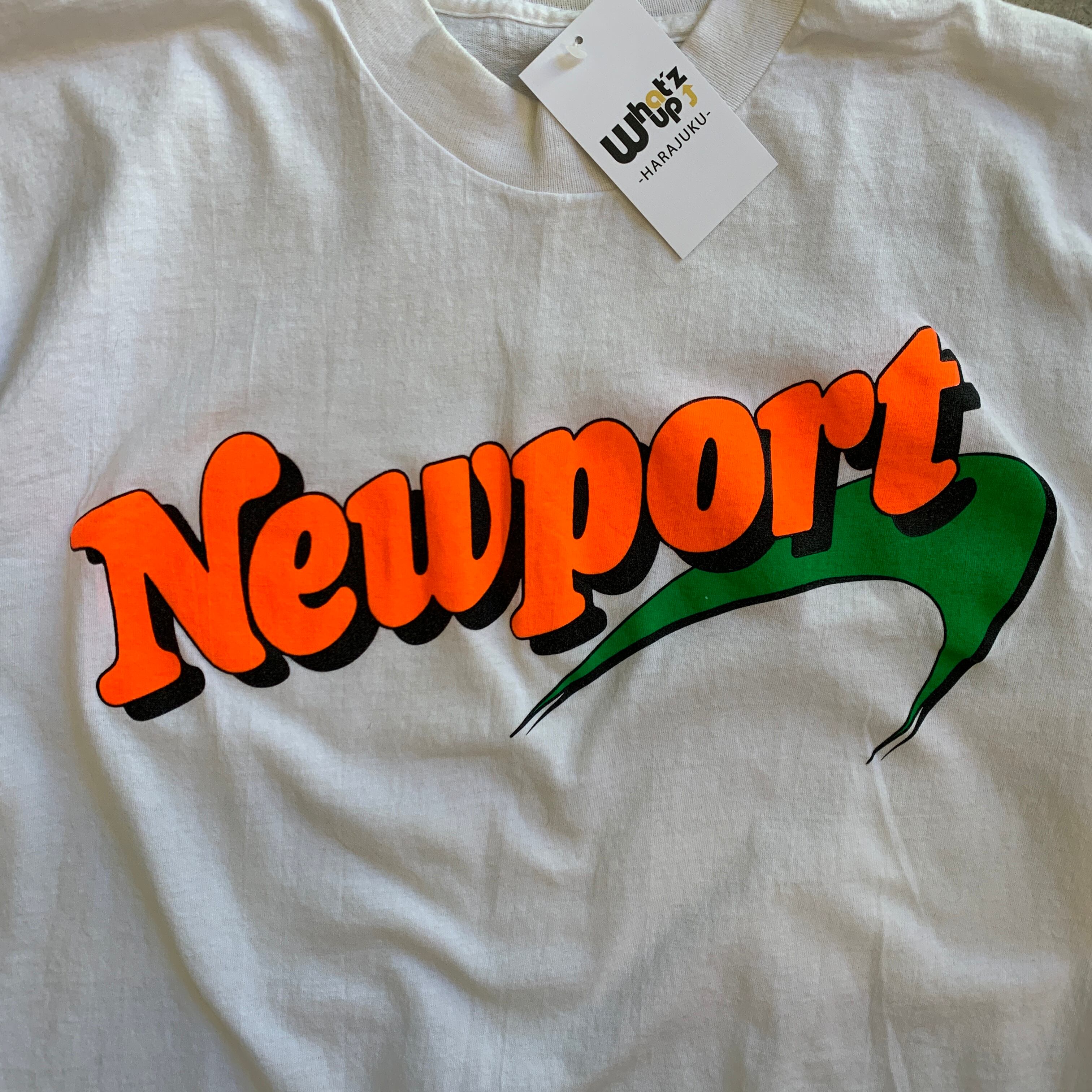 90s Newport Tee | What’z up powered by BASE