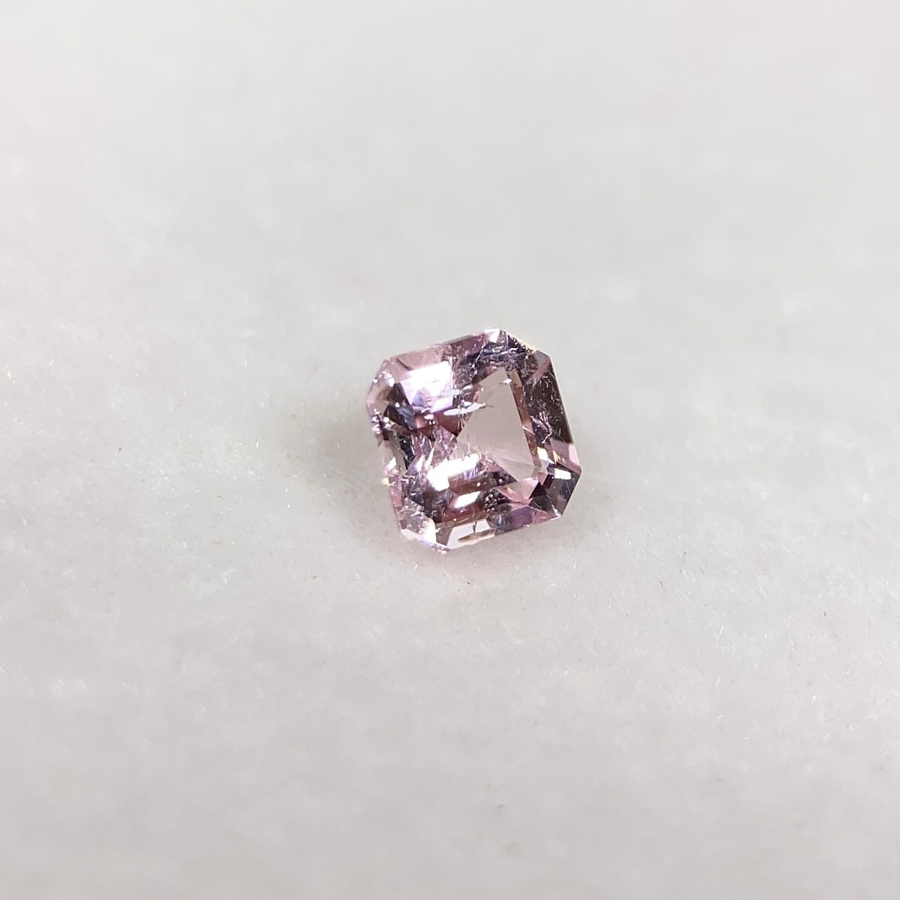 トルマリンの角砂糖  約3.9mm*3.9mm H2.8mm r-0412