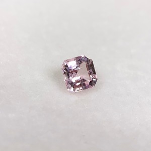 トルマリンの角砂糖  約3.9mm*3.9mm H2.8mm r-0412