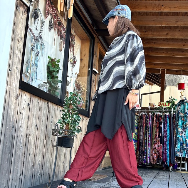 サイケ柄ふんわりブラウス