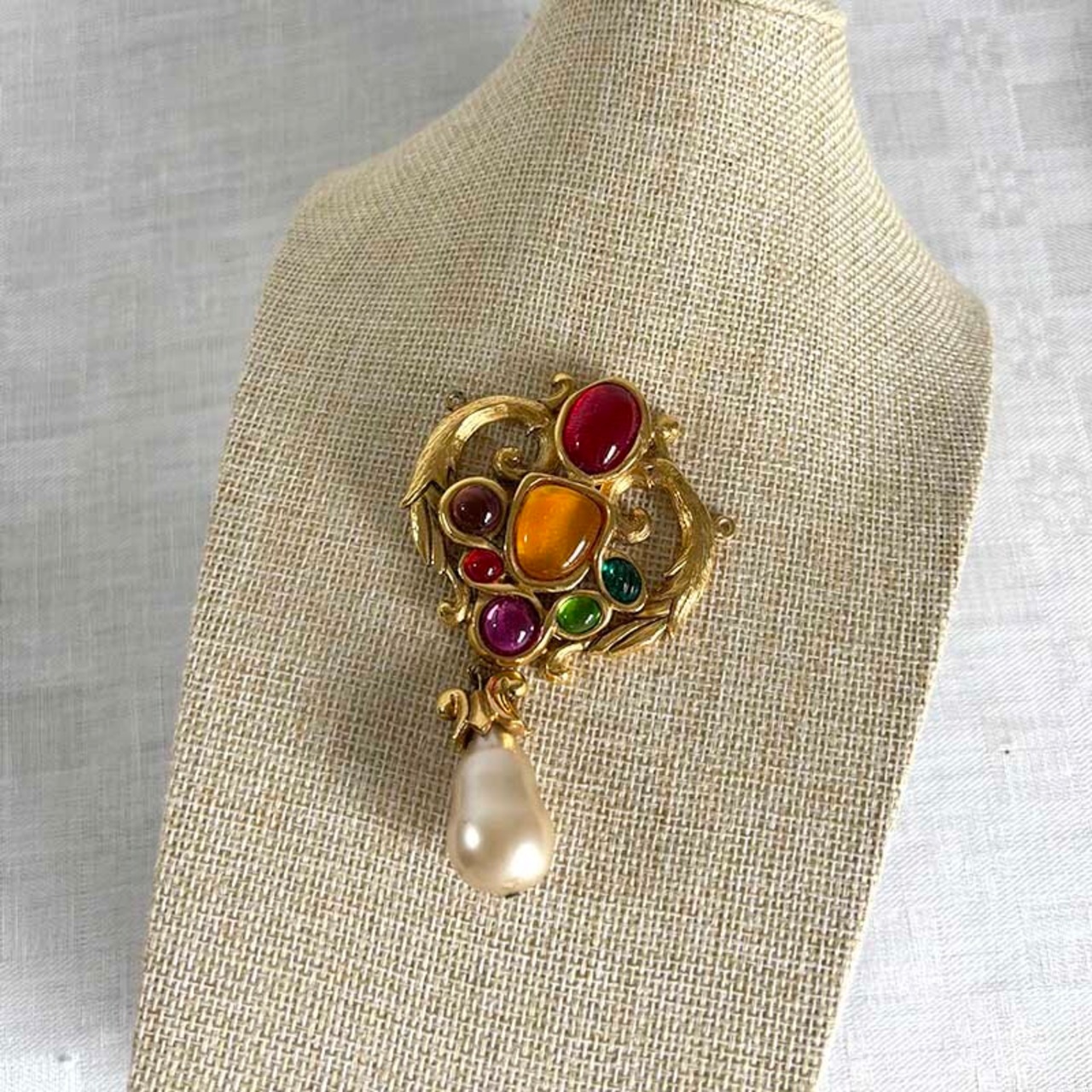 ペンダントトップ　ウンガロ　Ungaro 7色ガラスカボションとゴールドカラー　大粒パール 11acl65