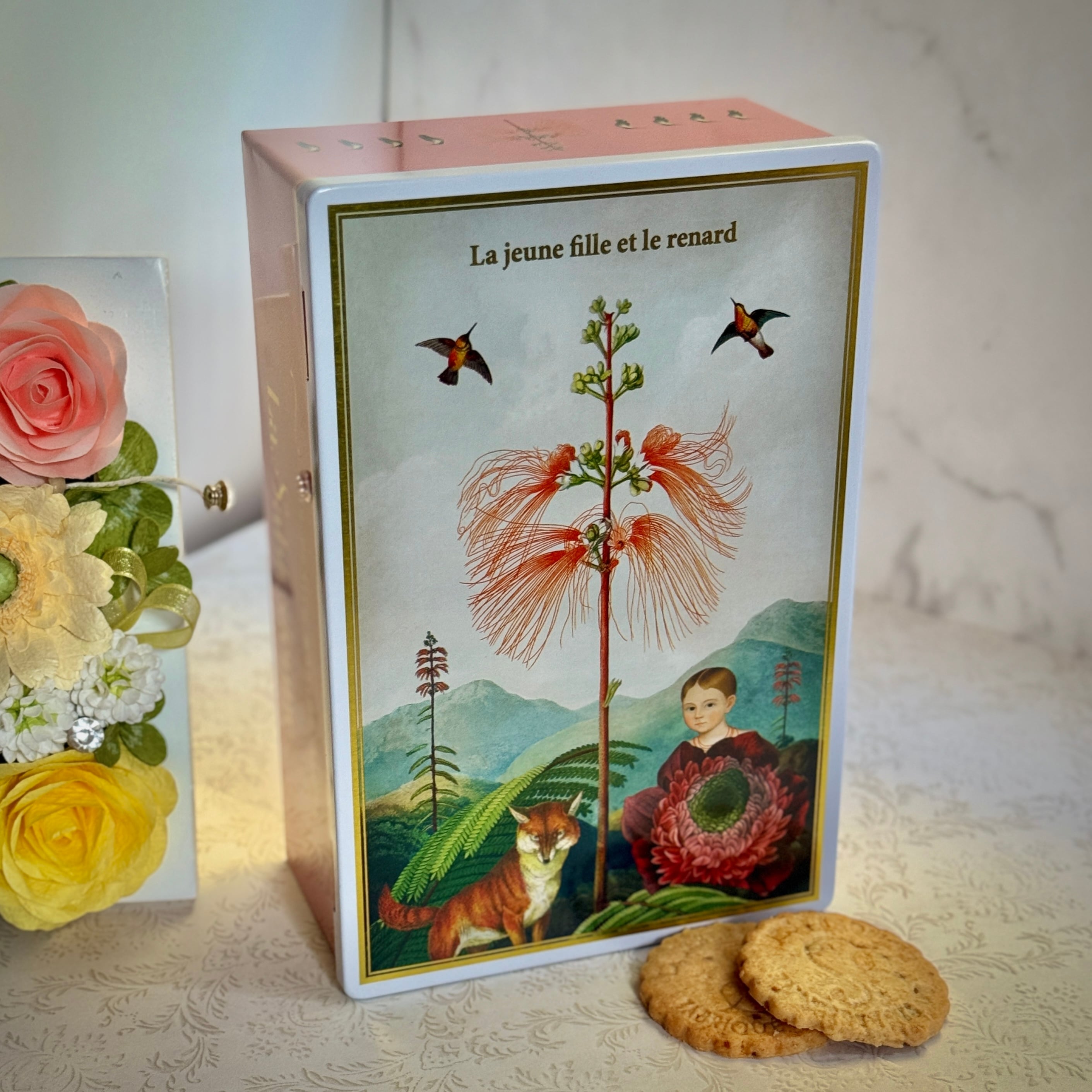 ラ・サブレジエンヌ】角缶2種アソート／ 少女とキツネ（ラズベリー