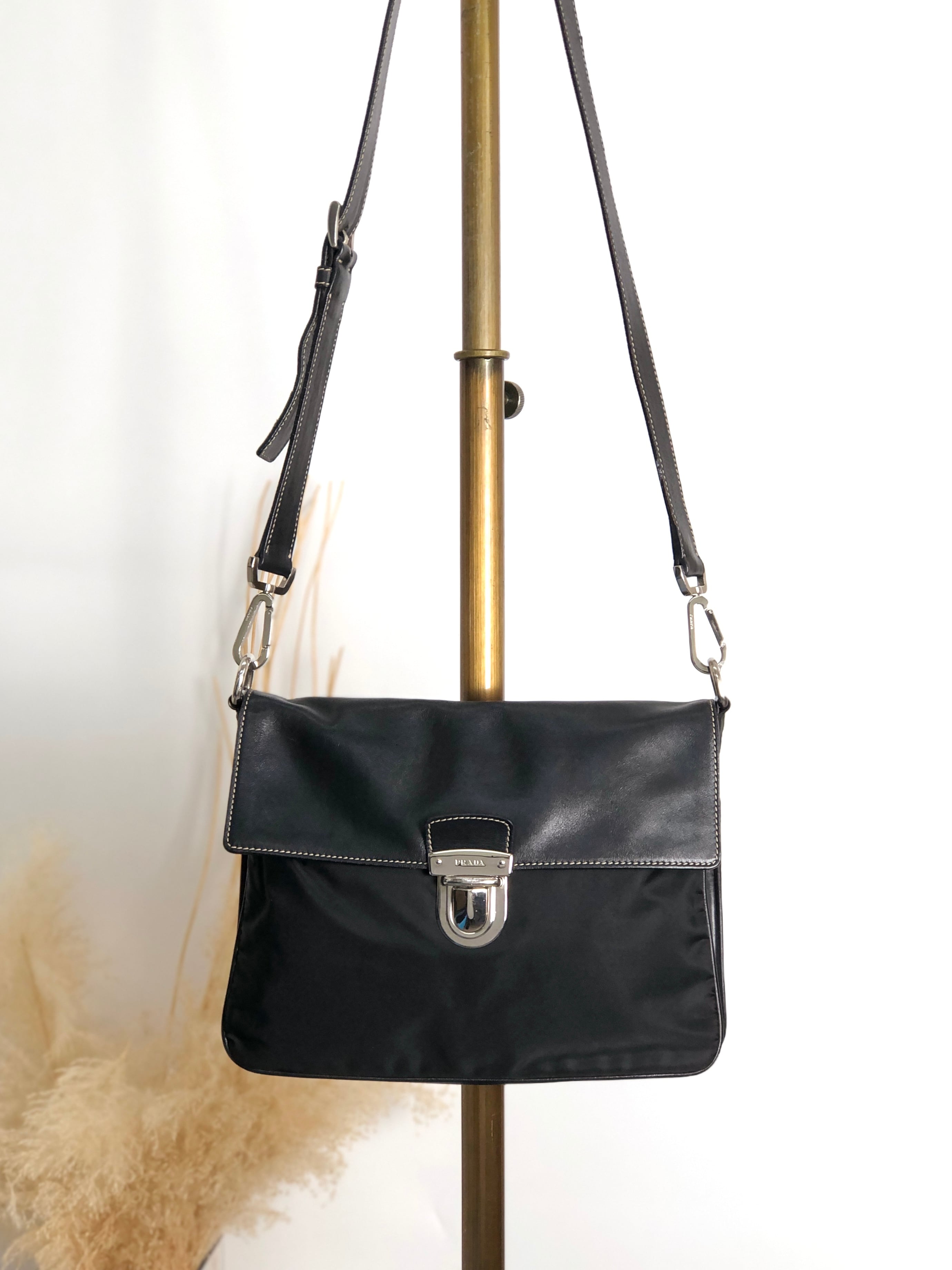 PRADA プラダ ショルダーバッグ ブラック プッシュロック レザー
