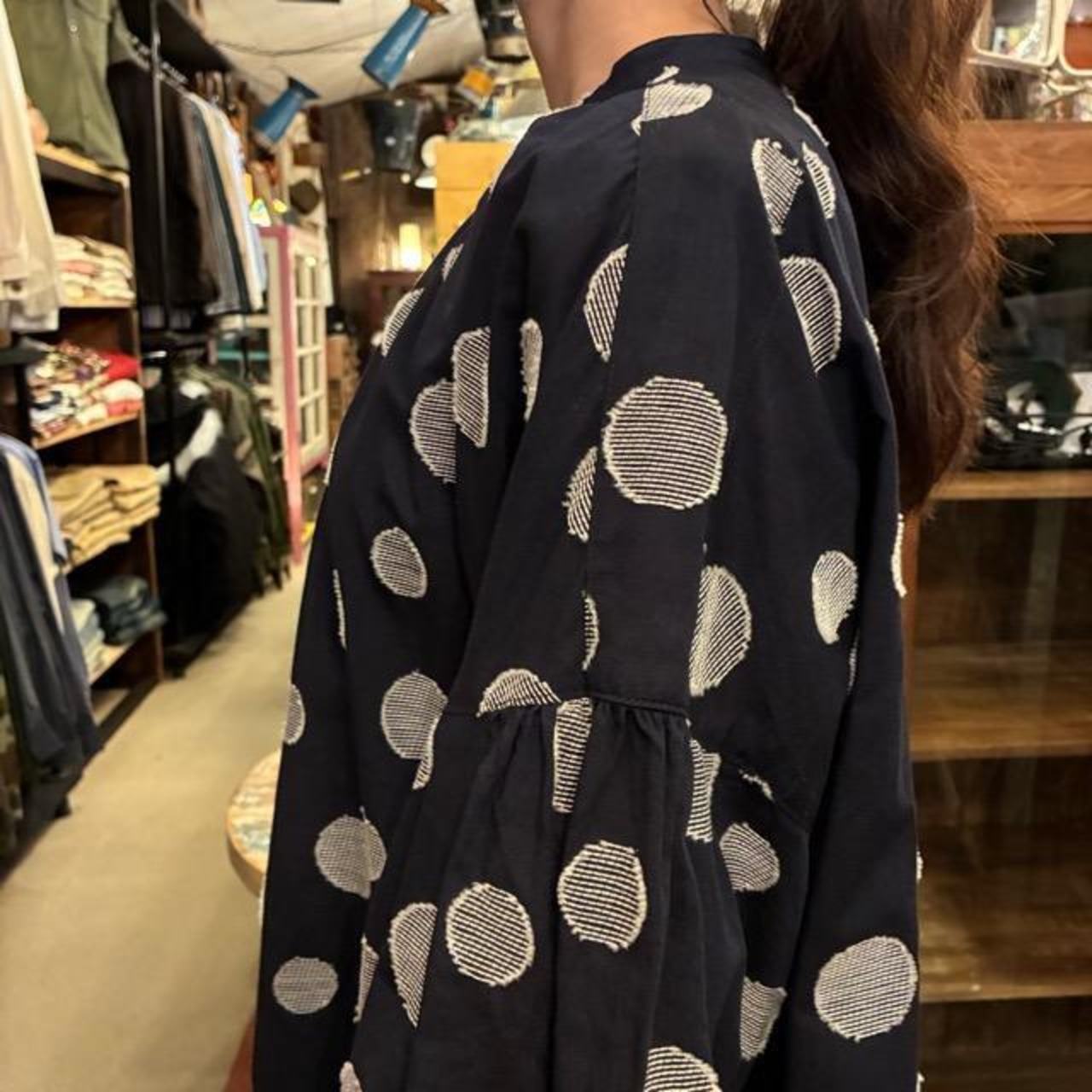 UNIVERSAL TISSU　ユニヴァーサルティシュ　東炊きドットジャガードシャツドレス　クロ×シロドット　ワンピース　ロングジャケット　羽織　コットン　リネン