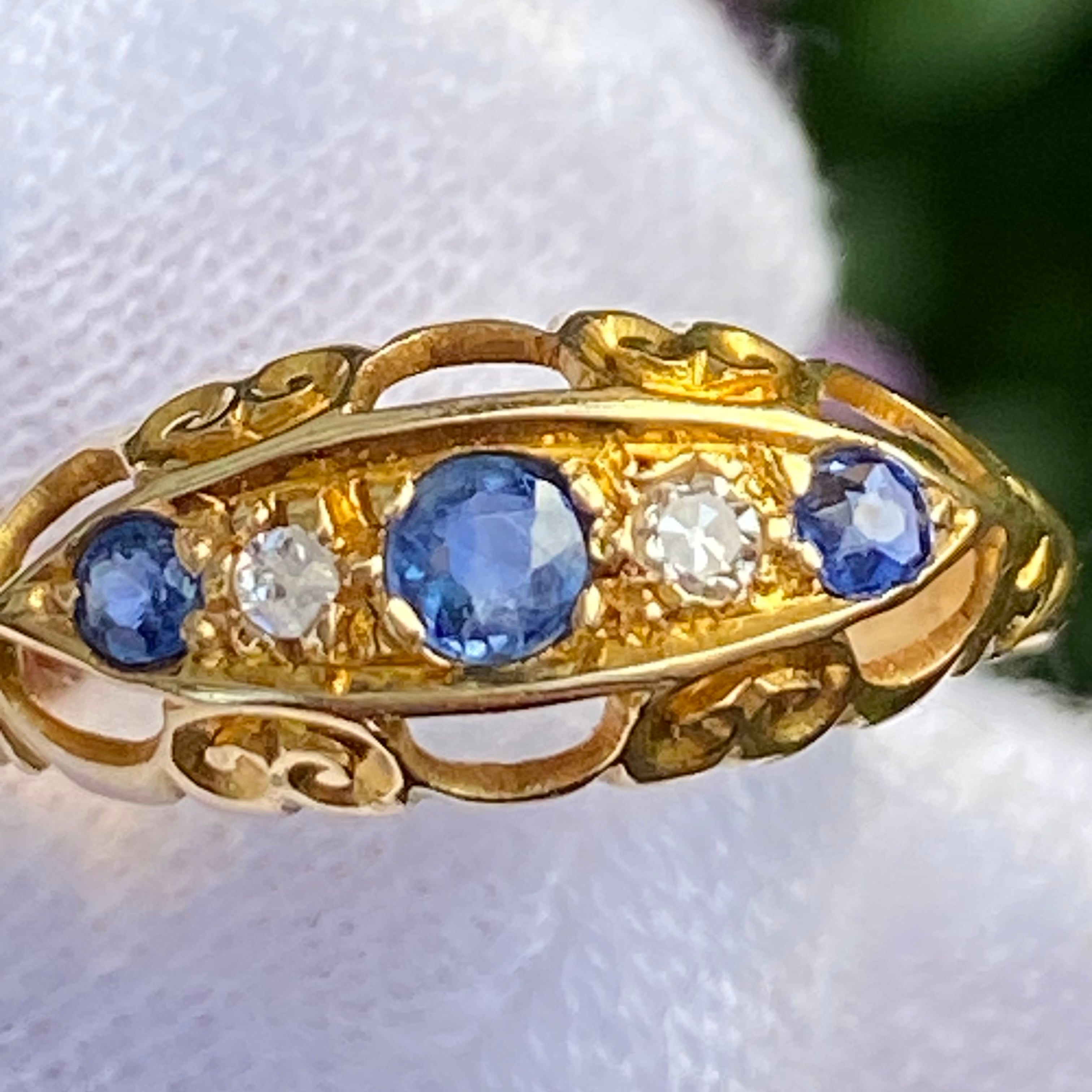 【9月限定サファイアSALE】イギリス　1910年　K18 アンティークリング　ブルーサファイア　ダイヤモンド　5STONE　RING