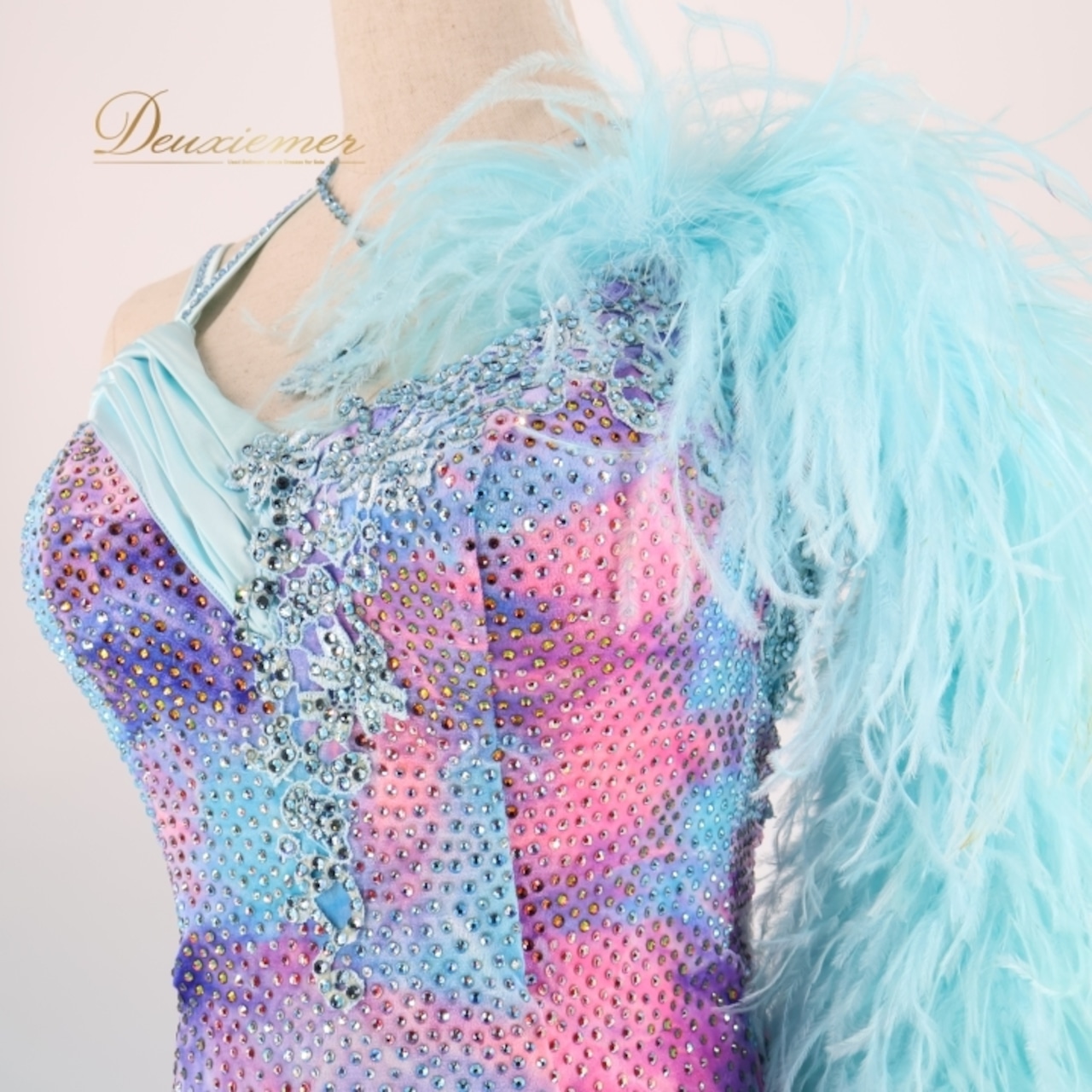 社交ダンス 衣装 スタンダード ドレス スタンダードドレス ワンピース 水色 ピンク 紫 グラデーション ファー 水色 デモ 競技 ダンス パーティ 発表会 ブルー系 フリル 豪華 おしゃれ エレガント ステージ衣装 レディース