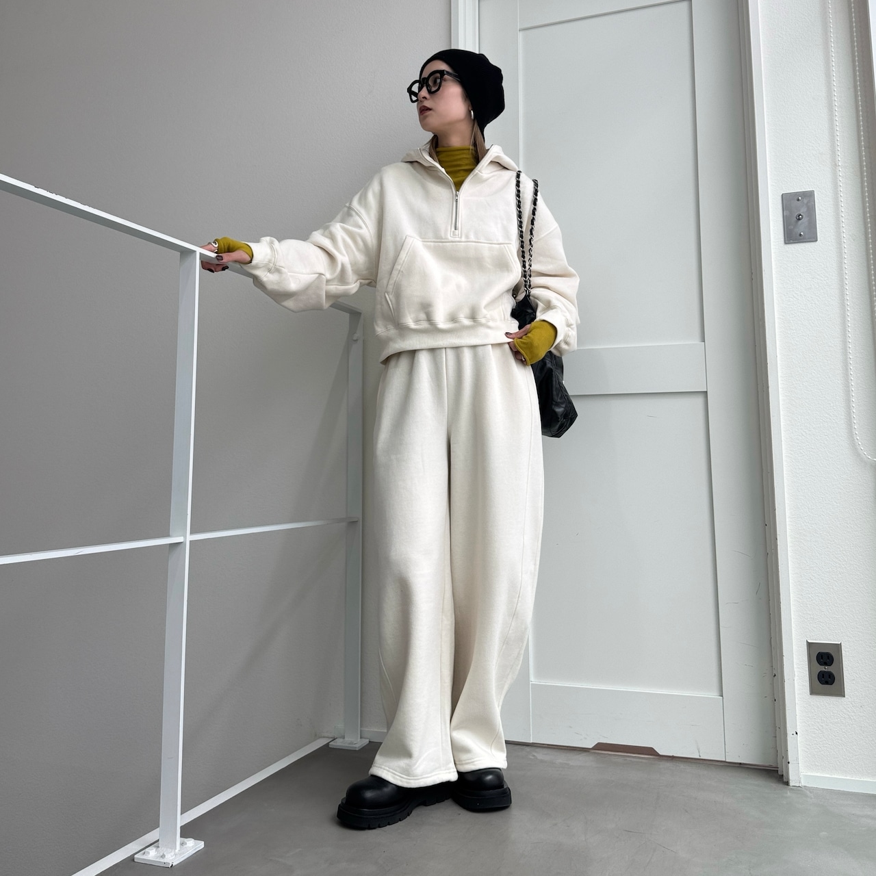サイドパイピング裏起毛スウェットコクーンPT/エクリュ