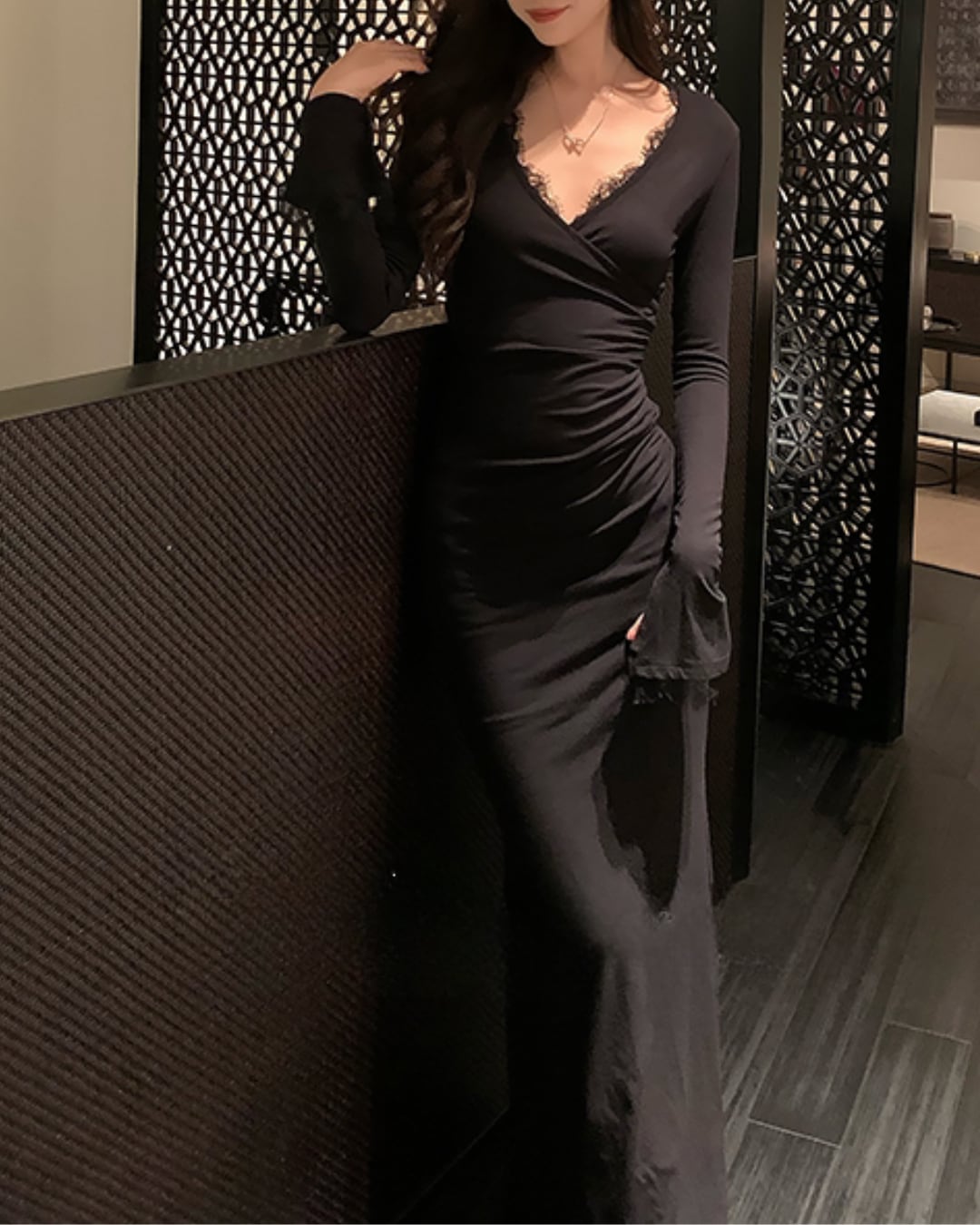 Vネックレースドレス A24324