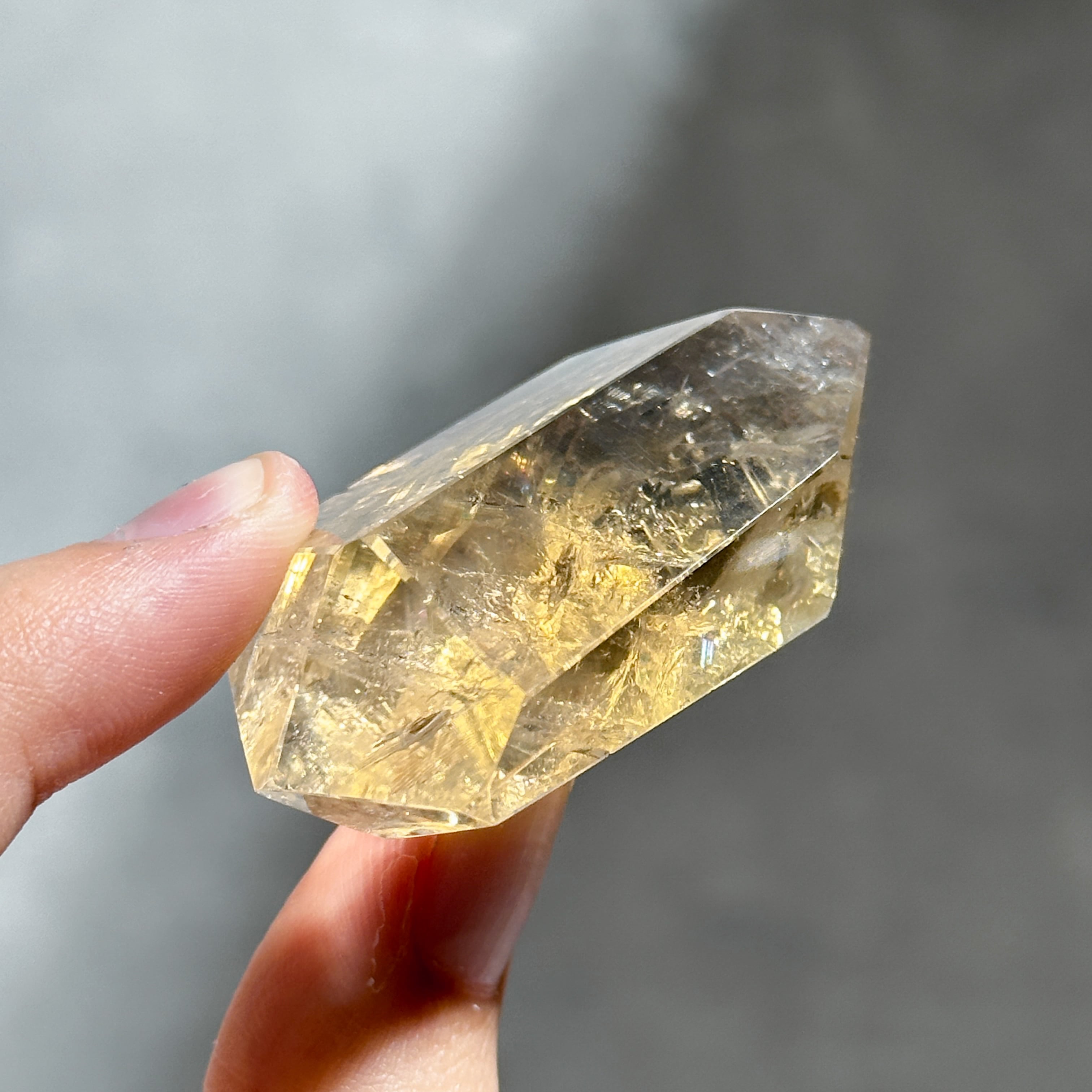ファントム・虹◎シトリン（黄水晶） フリーフォーム39◇ Citrine