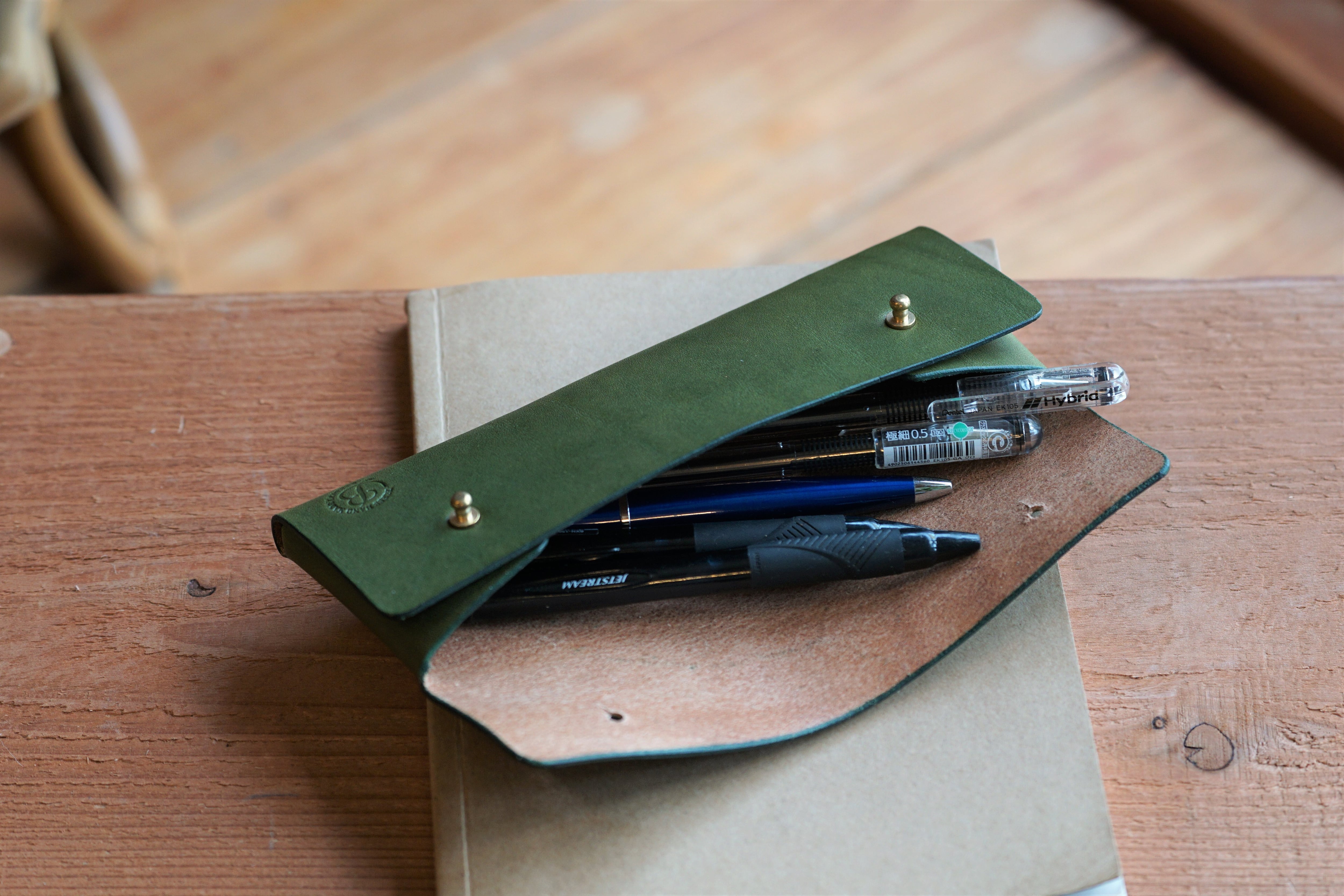 ペンケース/シンプル（グリーン） | 革細工とニュージーランド雑貨のお