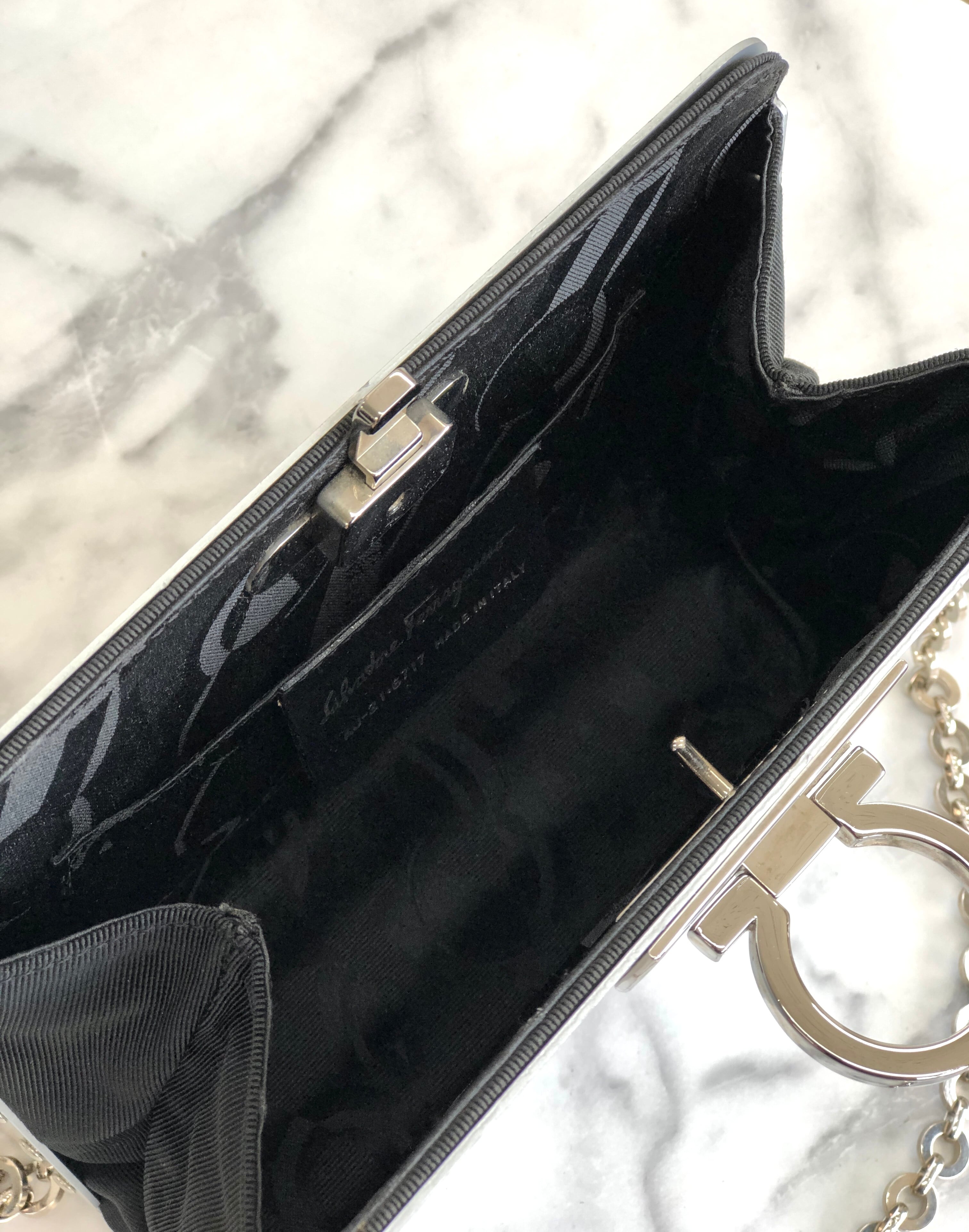 Salvatore Ferragamo サルヴァトーレ フェラガモ ガンチーニ アルミ