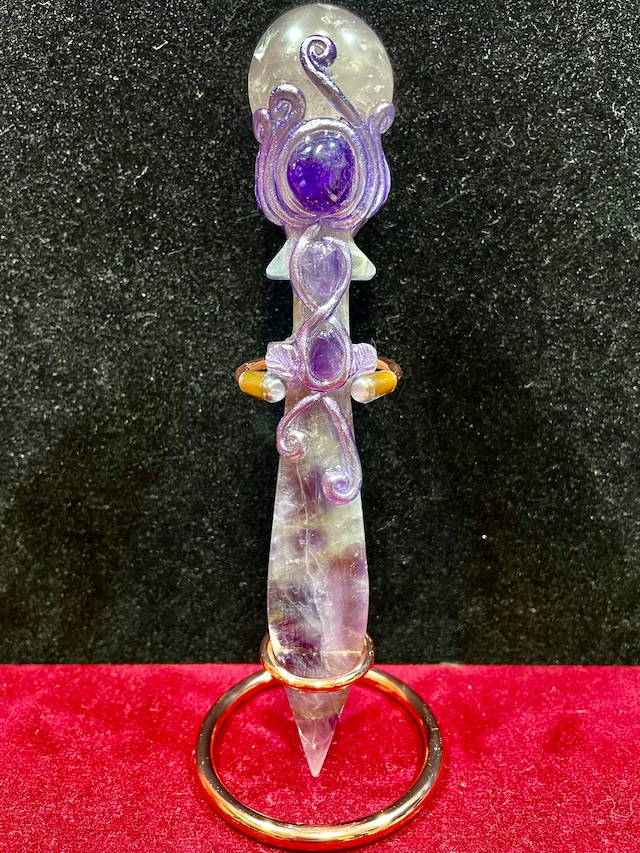 2) エネルギーを高める超アイテム！「アート・クリスタルワンド」タガーナイフ型