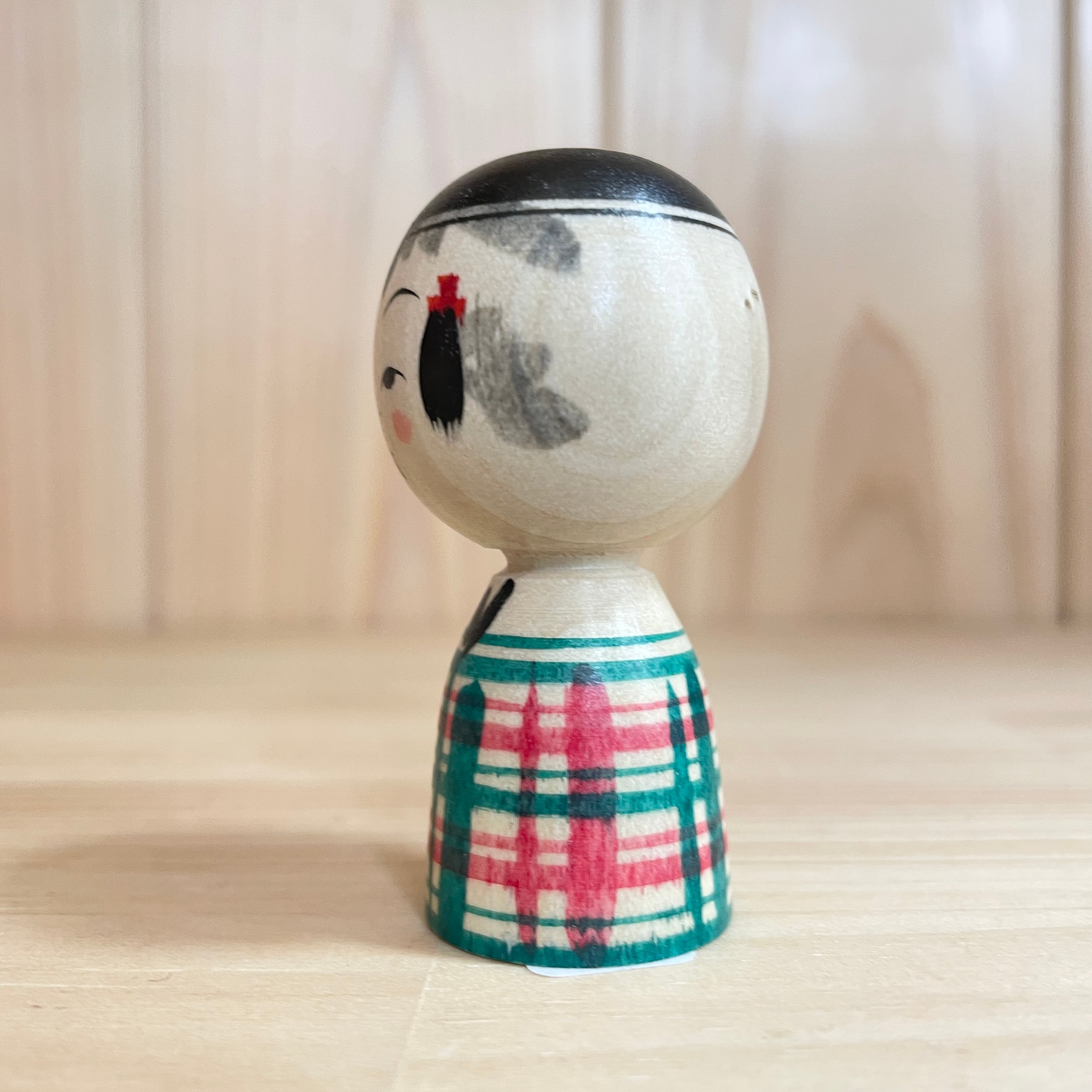 池内潮音工人：弥治郎系】2寸 こけし 冬色チェック 緑・赤：6cm N10SI