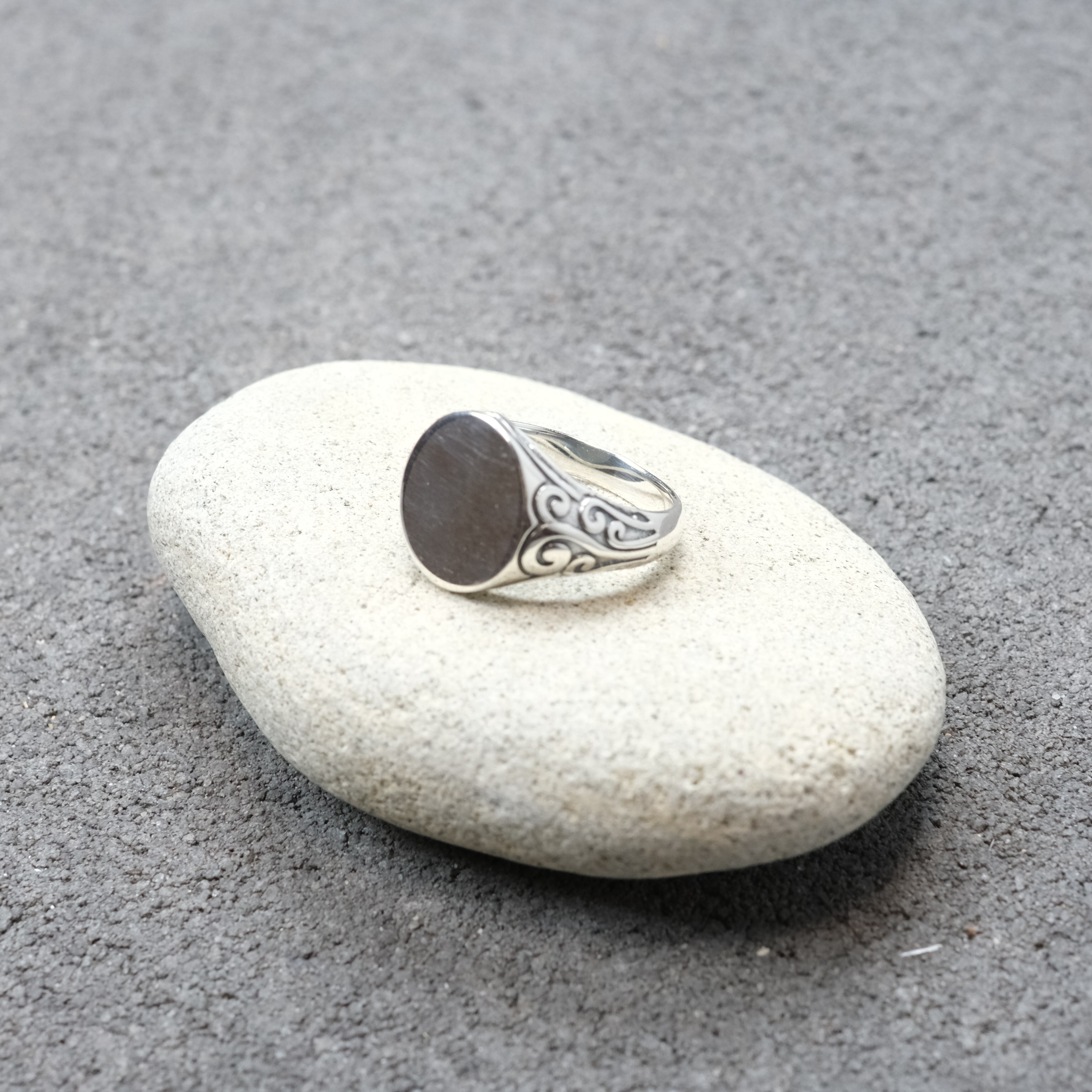 シルバー925 Silver 唐草デザイン印台リング/軽研磨仕上げ/17~18号