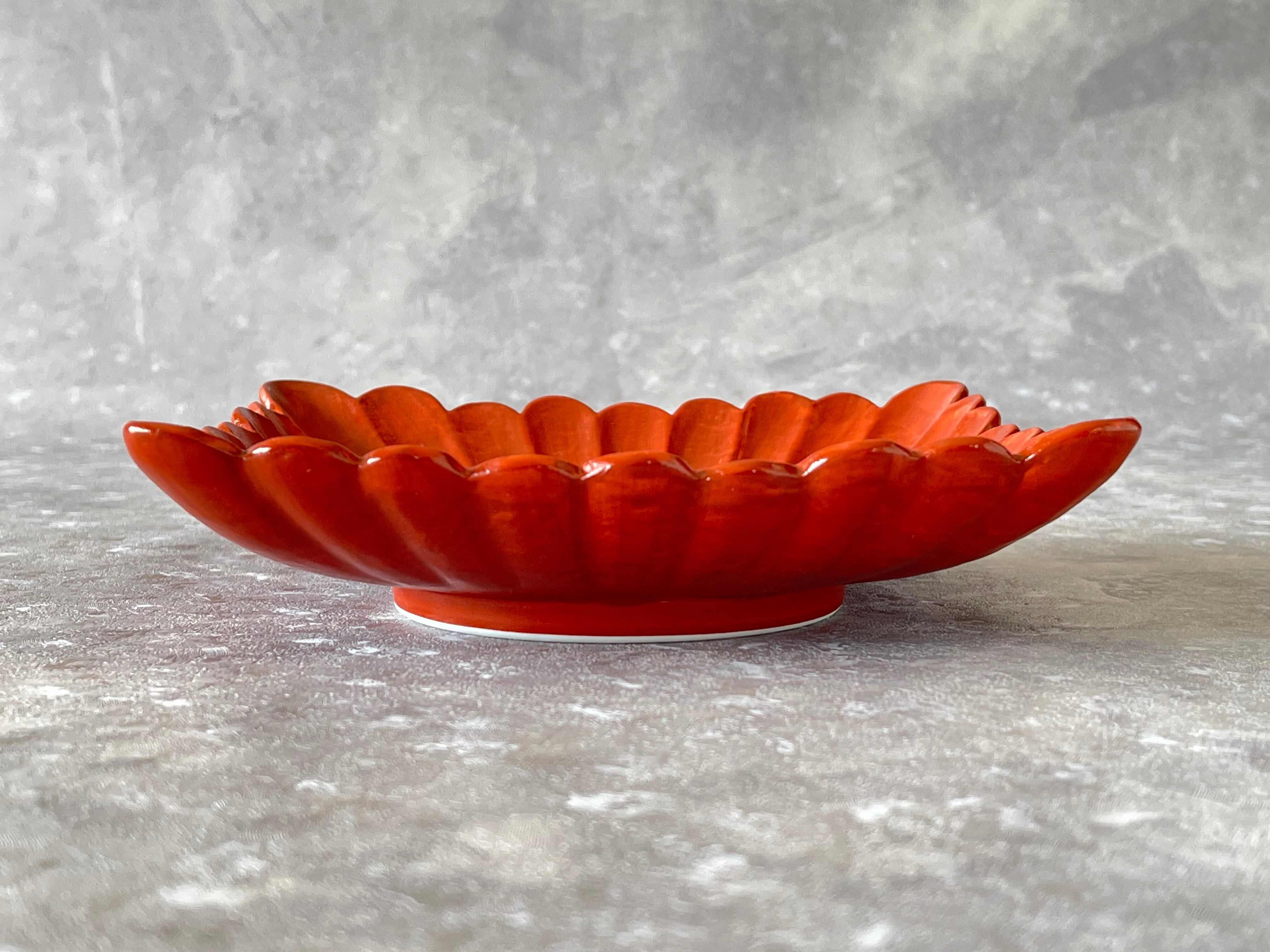 有田焼 福泉窯 菊割長角皿 / 朱巻 | FUCHIGAMI TOJIKI