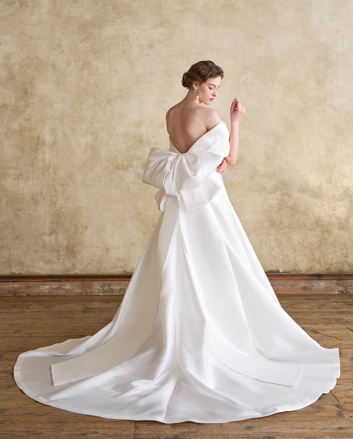 ウェディングドレス ふっくら柔らかなバックリボン 取り外しオフ  