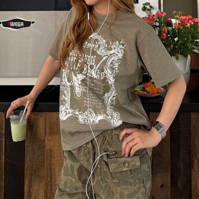 オーナメントフレームグラフィックTシャツ 2col R02450