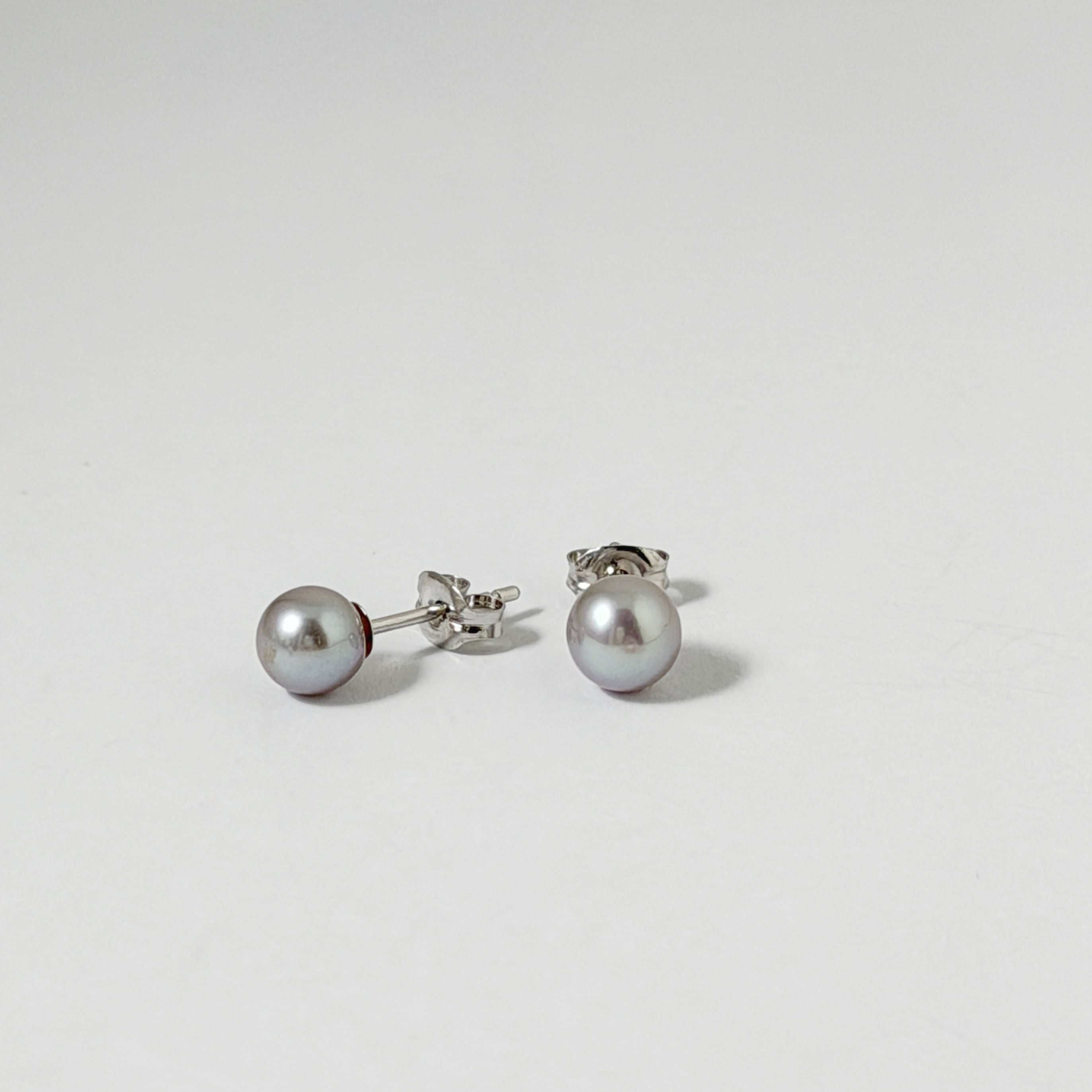 ブラックパール スタッドピアス まん丸 Sサイズ 0.6 cm