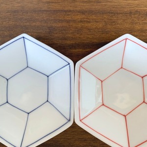 有田焼　６角皿　（赤ゴス線・ゴス線）33-032