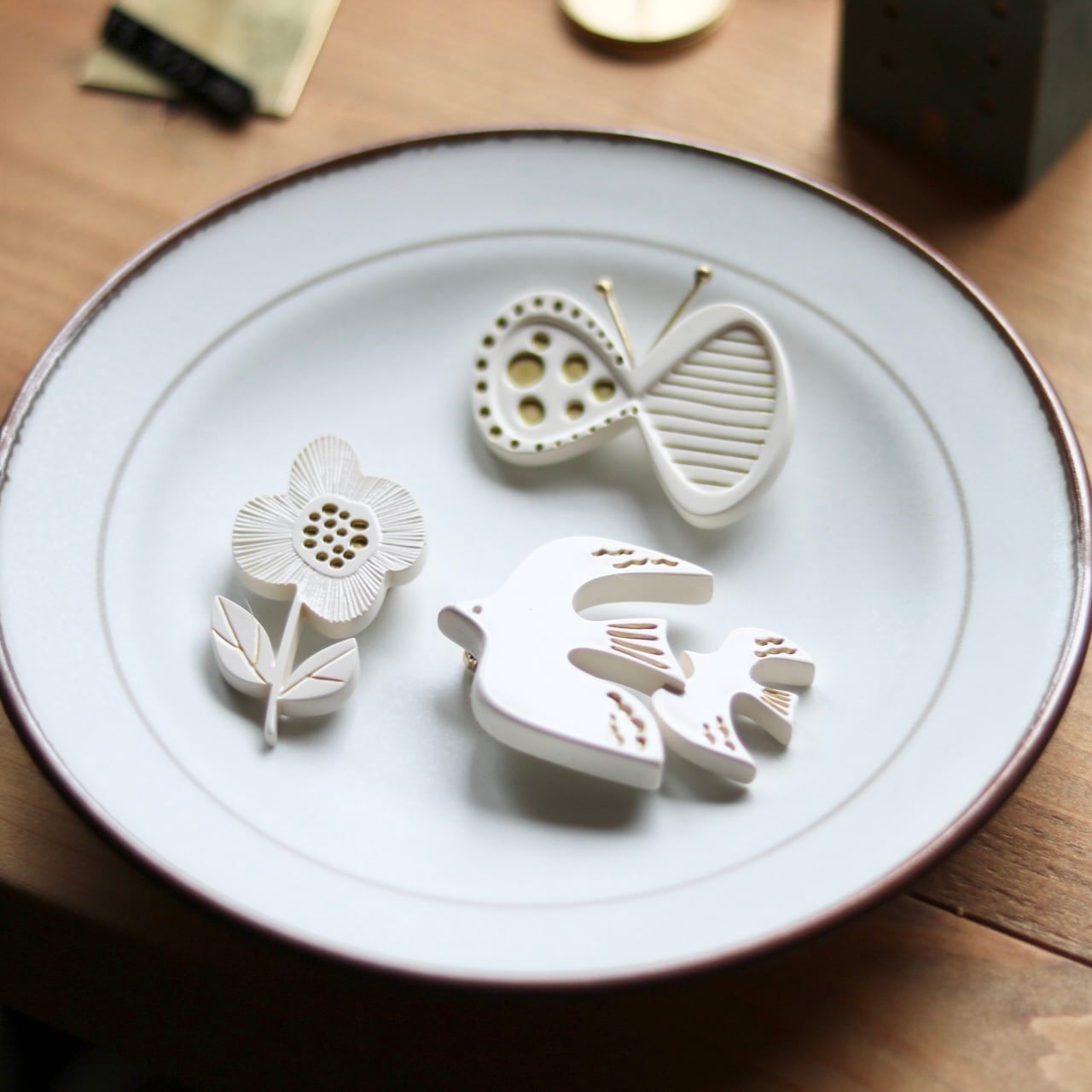 shesay 北欧の小さな物語を纏うブローチ