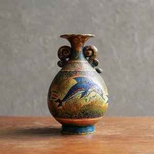 ギリシャからやってきた、個性的なフラワーベース 15