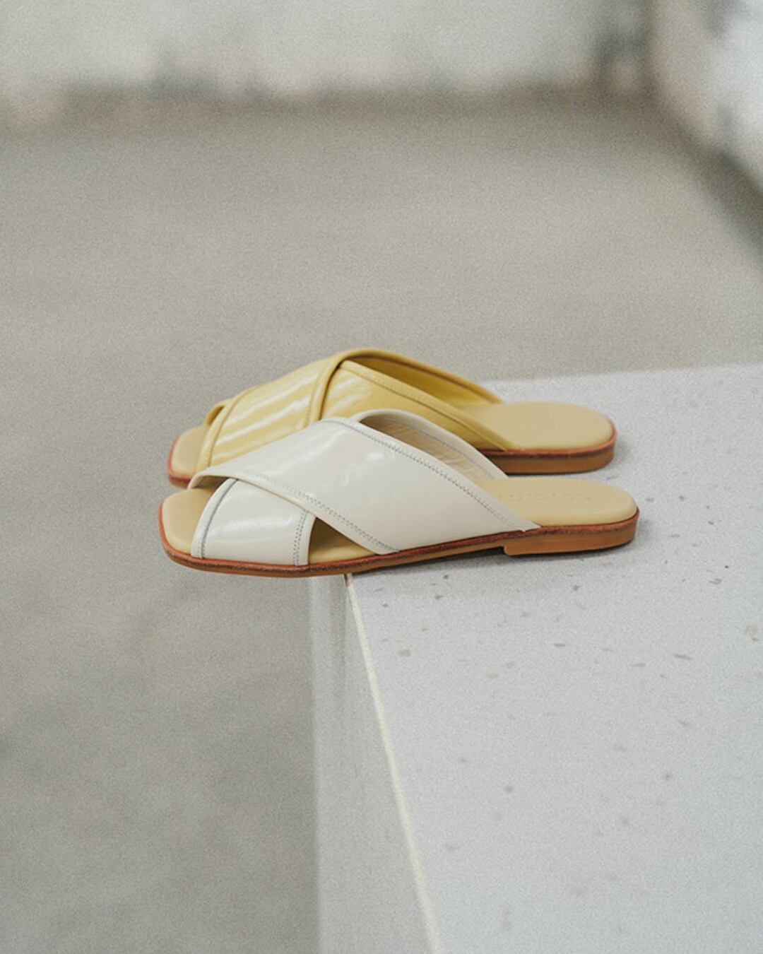 クロスレザーフラットサンダル G26006