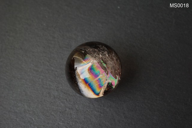 レインボースモーキークォーツ(スモーキーアイリスクォーツ)のマクラメネックレス - magic time -