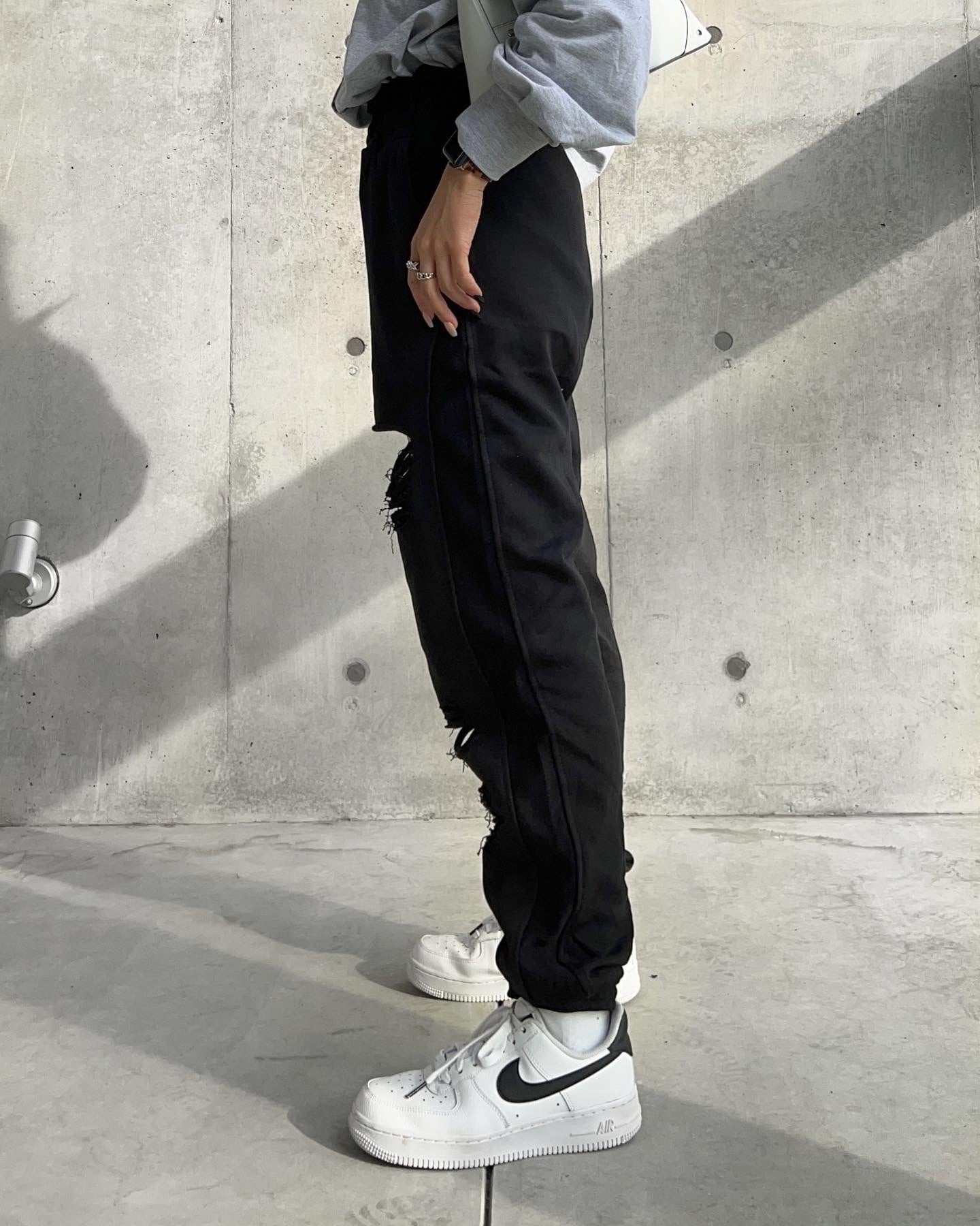 x1oa ダメージスウェットパンツ　黒 ダメージスウェットパンツ | Axiambelly