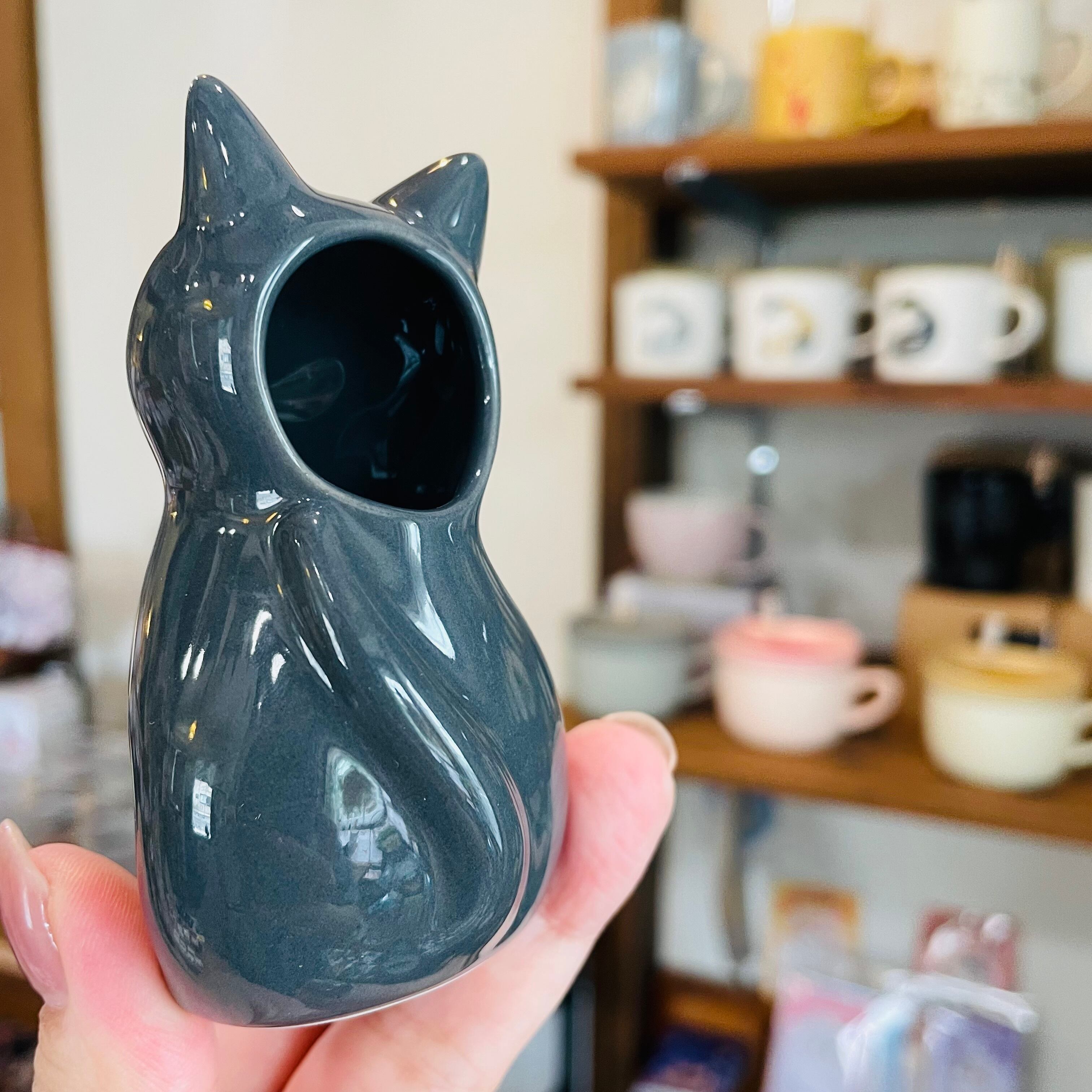 フラワーベース｜ ペンスタンド｜くろこねこA　猫 ねこ ネコ 猫雑貨 ねこモチーフ 猫グッズ ネコ柄 花瓶 花器 花びん フラワーベース 置物 オブジェ フラワーアレンジ ペン立て ペンスタンド 陶器 かわいい おしゃれ レディース プレゼント 贈り物 ギフト