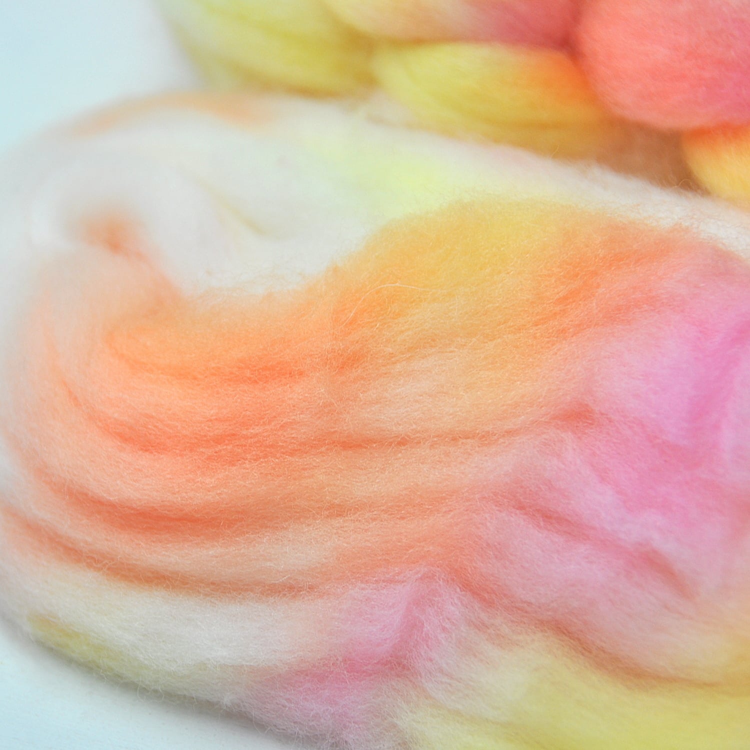 手染め素材 380 手染め羊毛【防縮メリノ60'sトップ・115】約120g | ひつじや