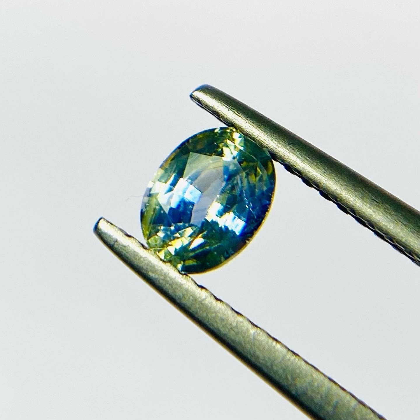 アイリスカラーのサファイア