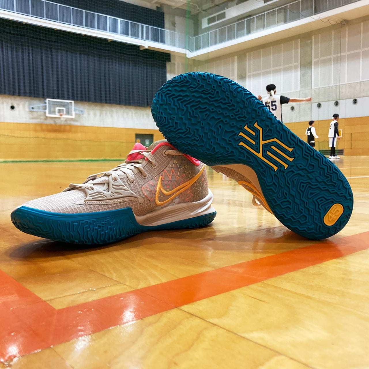 完売品 NIKE ナイキ KYRIE カイリー４ EP バッシュ NBA