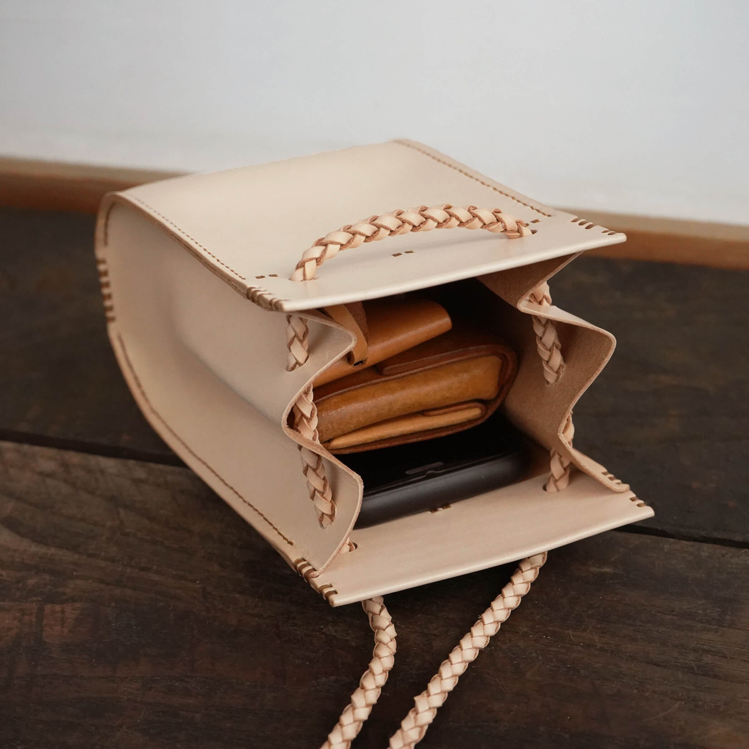 肩掛け袋 編み紐 牛ヌメ革 | lore + needles / ロー・アンド