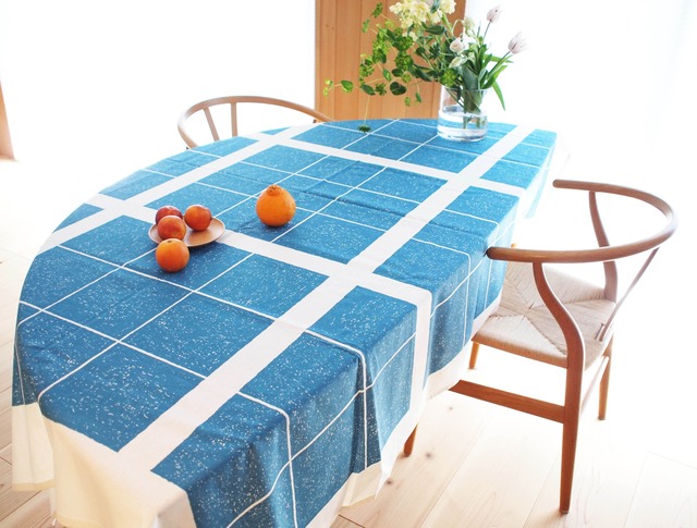 テーブルクロス　ドローイングのしかくい模様