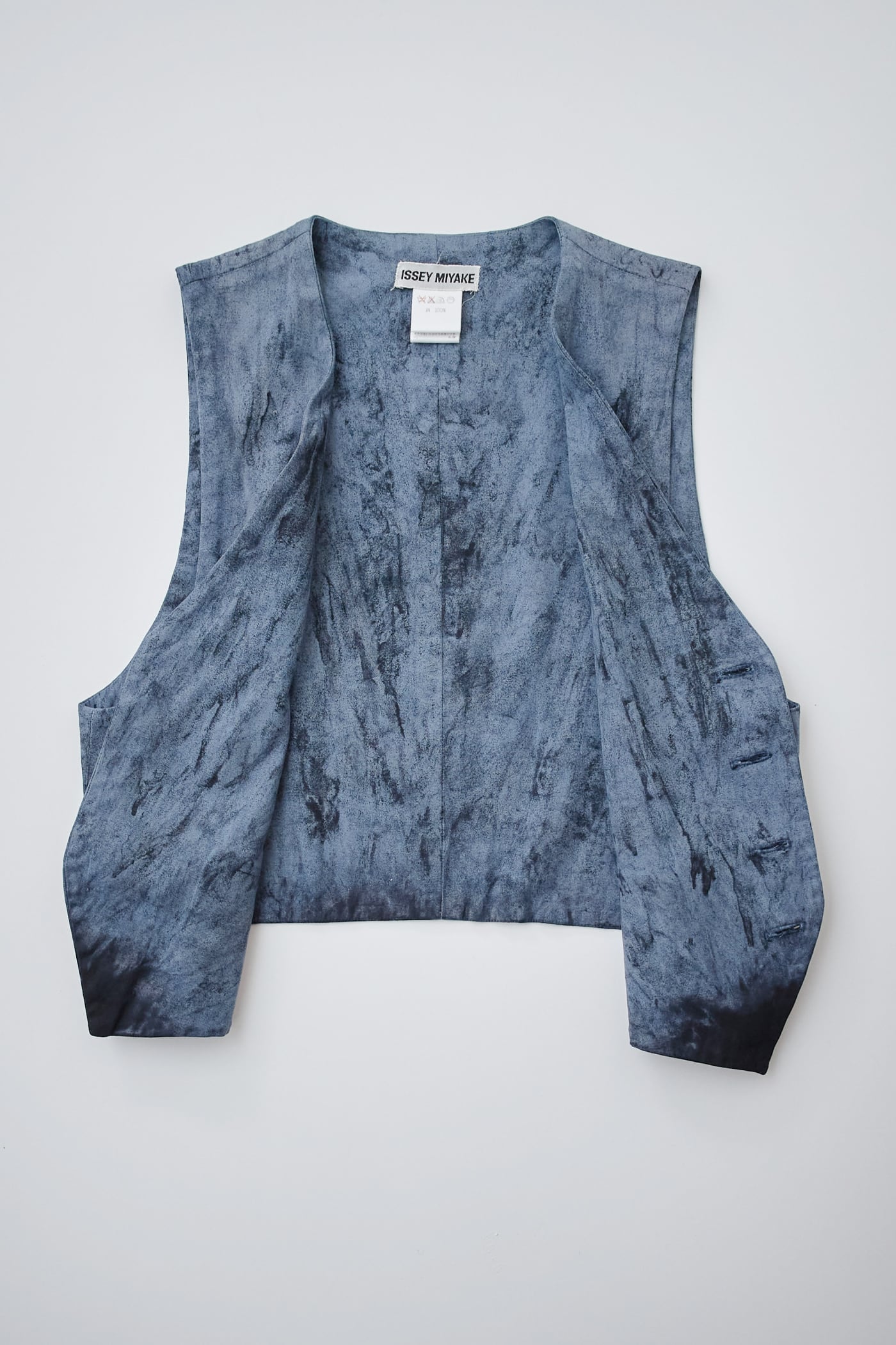 90s】 ISSEY MIYAKE 製品染 ベスト | Reben|デザインという文脈 90s】 ISSEY MIYAKE 製品染 ベスト | Reben|デザインという文脈