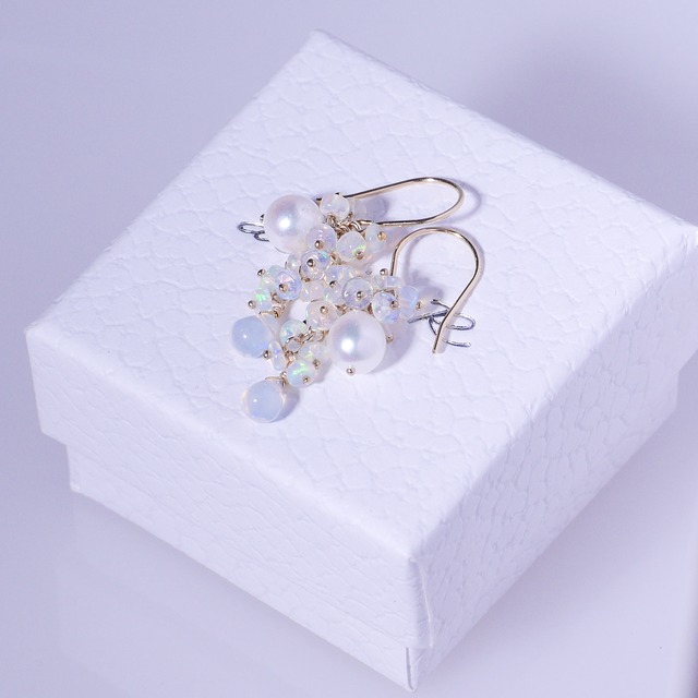 あこや本真珠とオパールのピアス