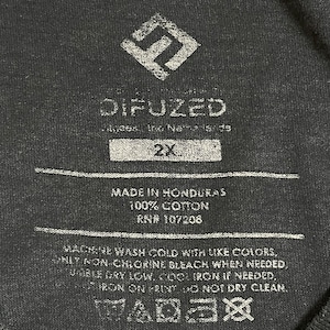 【DIFUZED】2X ビッグサイズ 企業系 ポラロイド Polaroid プリント ロゴ Tシャツ カラフル 半袖 黒 US古着