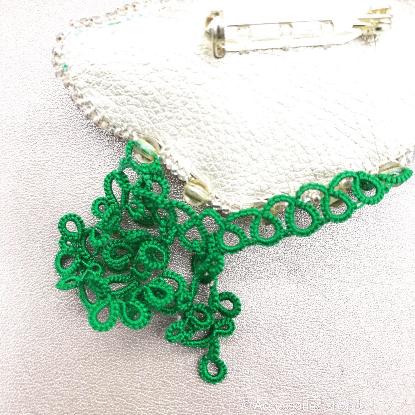 0181:cotton×tatting 椿のブローチ