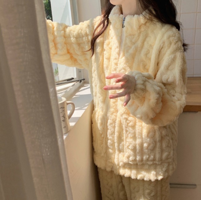 セットアップ レディース トップス ボトムス ルームウェア パーカー 部屋着 長袖 もこもこ ふわふわ ファスナー ポケット 中厚手 厚手 かわいい おしゃれ ラフ ガーリー 主役級 抜け感 ラブリー キュート ロマンティック ナチュラル 無地 秋 冬 10代 20代 学生 お泊まり 旅行 休日 バカンス ホテル 楽ちん 暖かい プレゼント 体型カバー モテ トレンド M L XL 2XL ゆったり ゆる クリーム 黒 ブラック グレー 黄色 イエロー オレンジ レッド アプリコット 緑 グリーン パープ