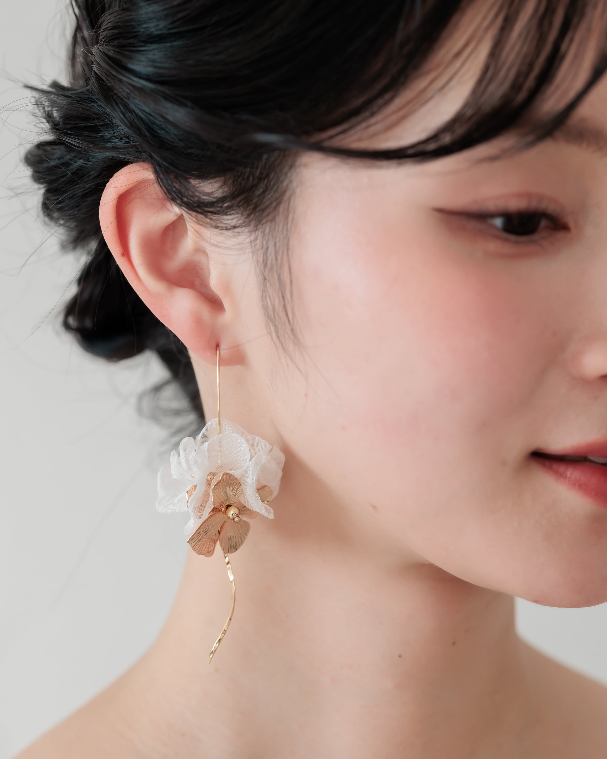 フローラルヴェールカーブピアス / イヤリング【AE2512-11